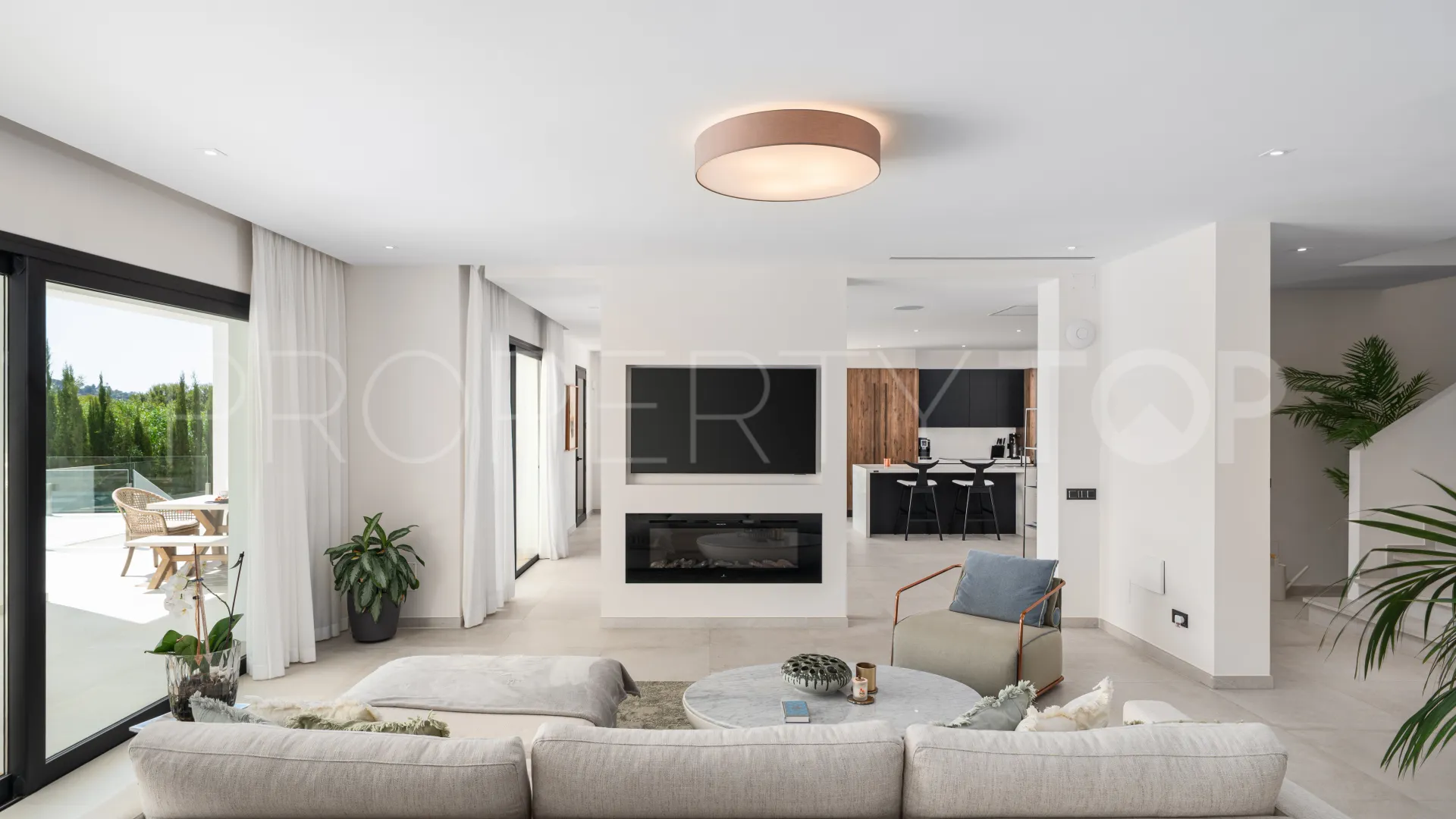 Villa a la venta en Elviria