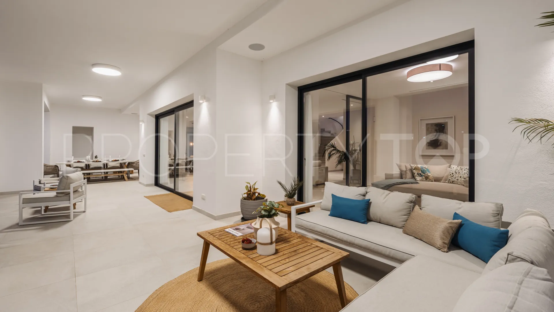 Villa a la venta en Elviria