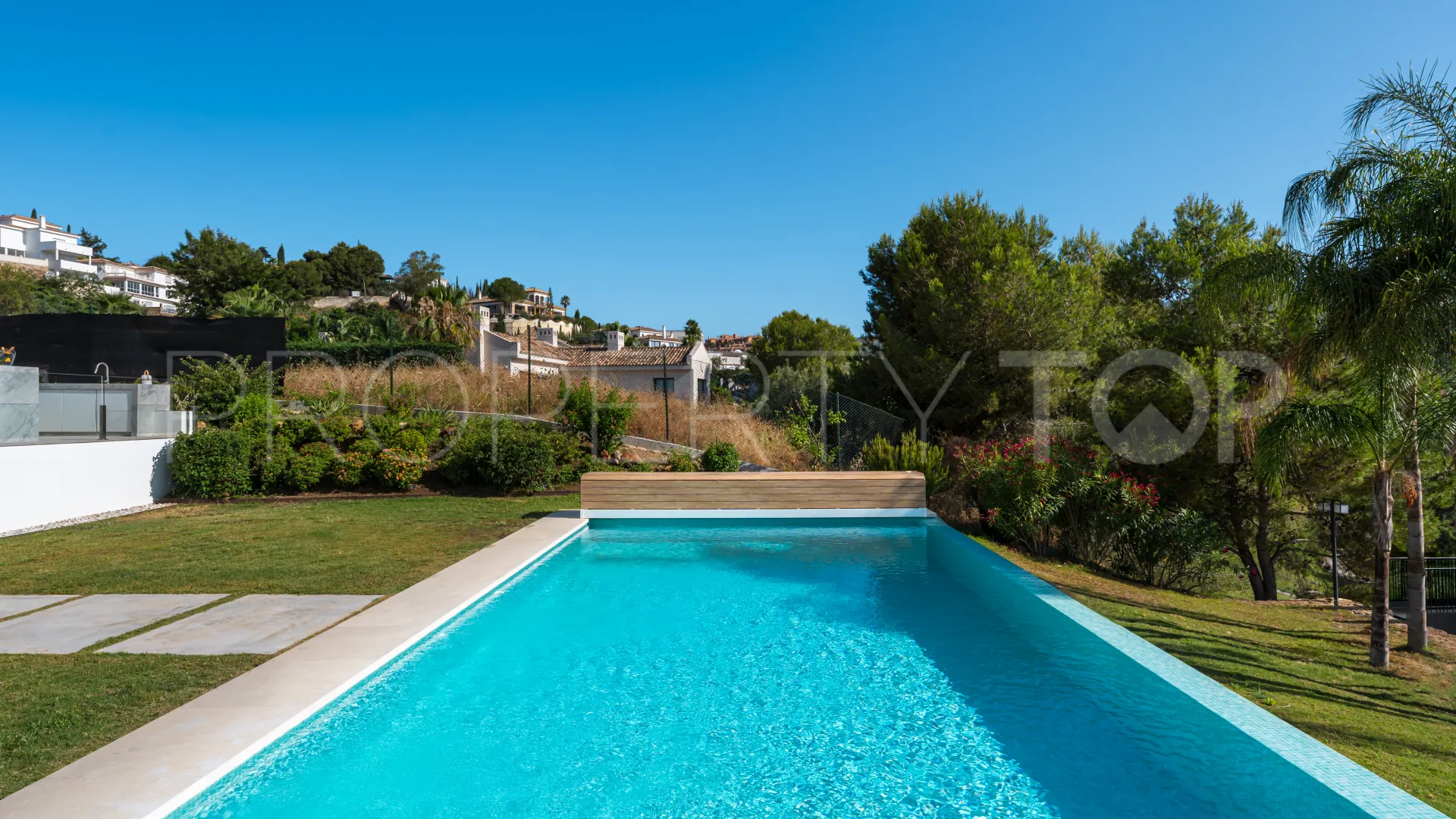 Villa a la venta en Elviria