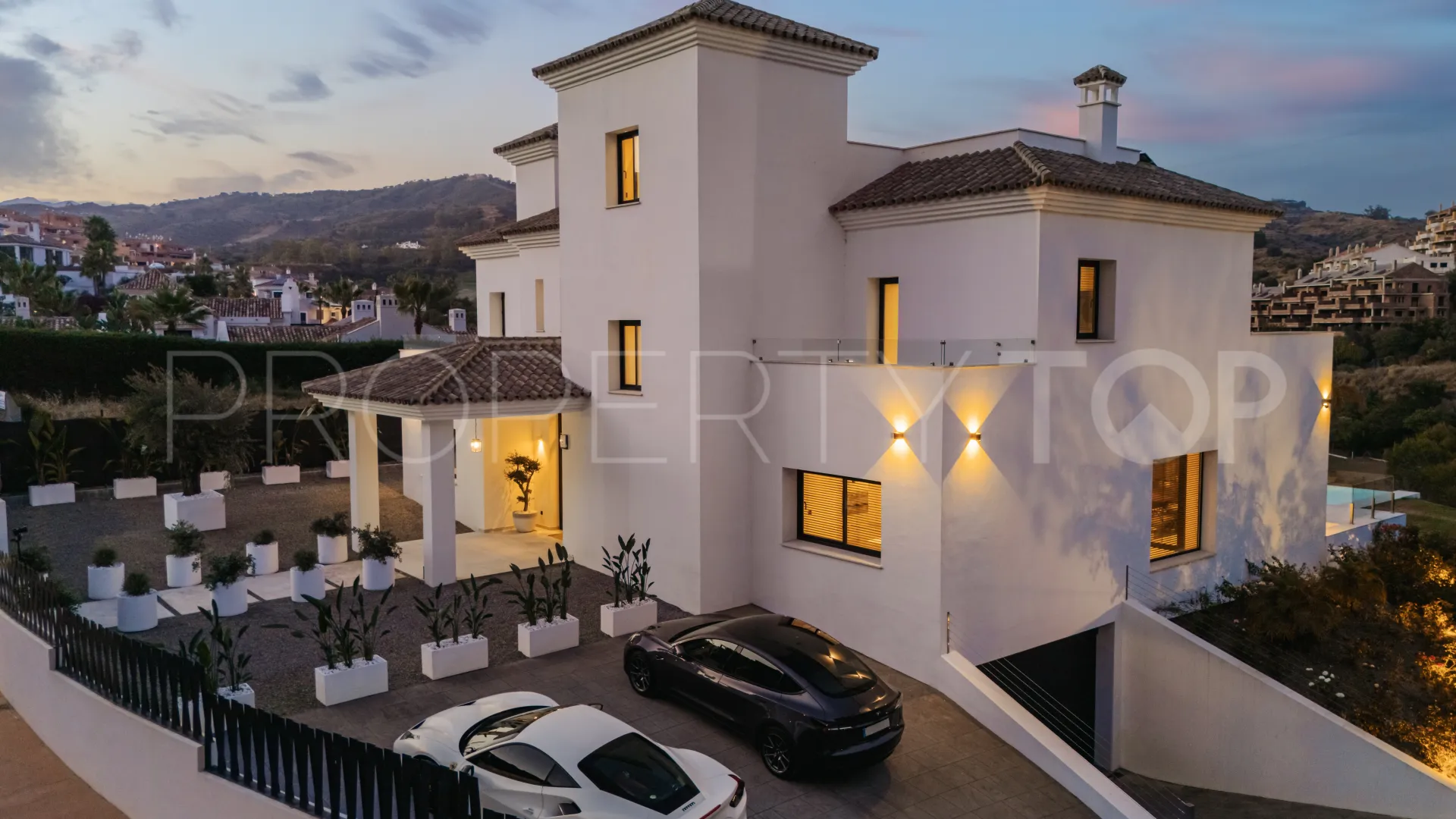 Villa a la venta en Elviria