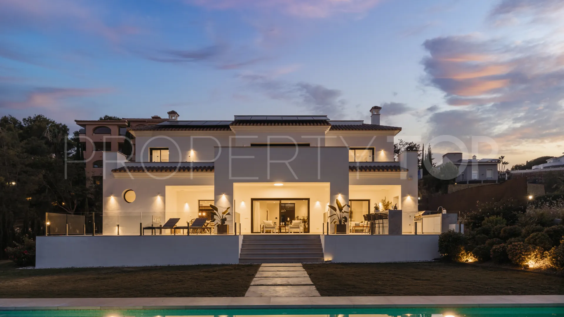 Villa a la venta en Elviria