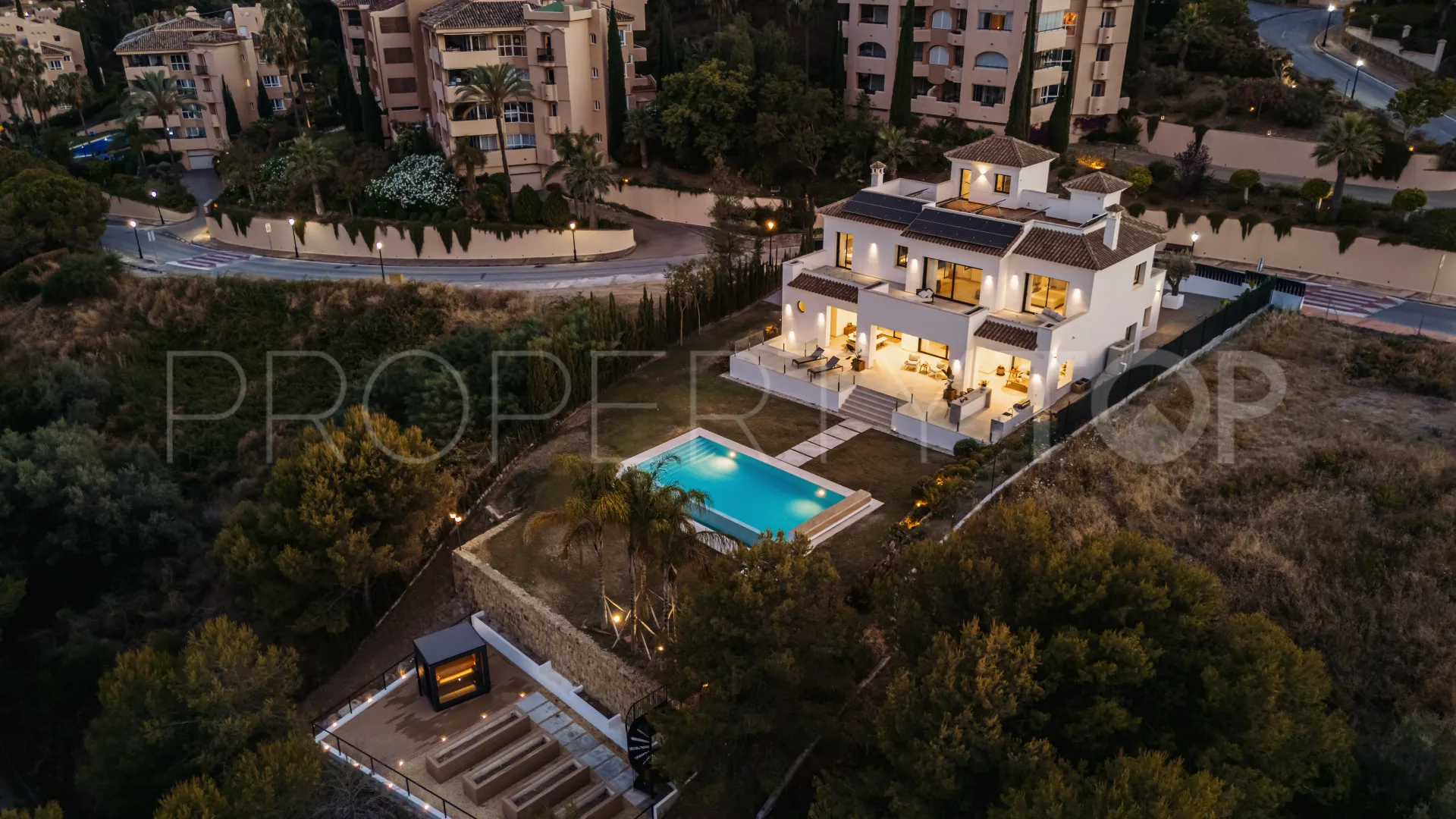 Villa a la venta en Elviria