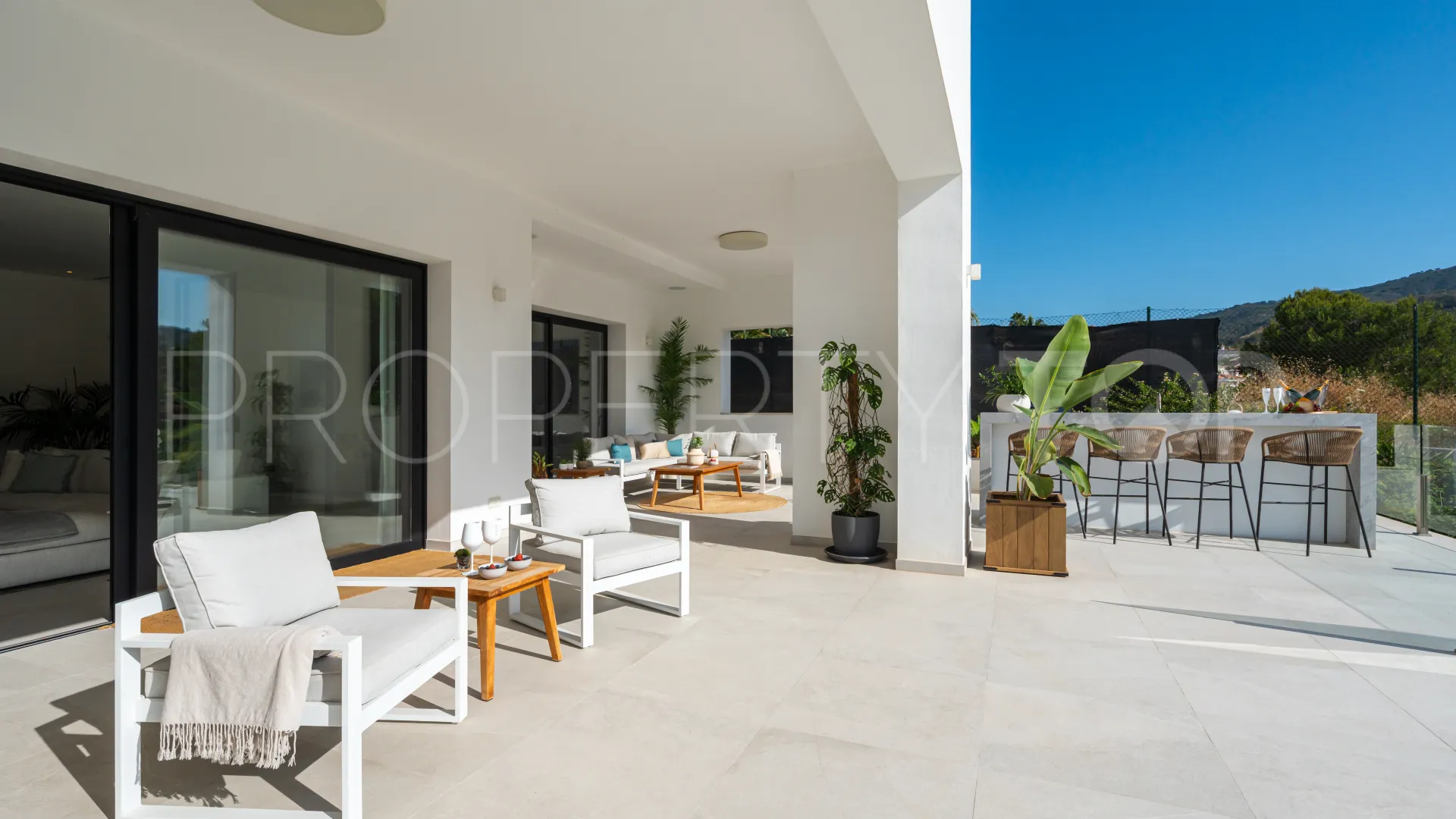 Villa a la venta en Elviria