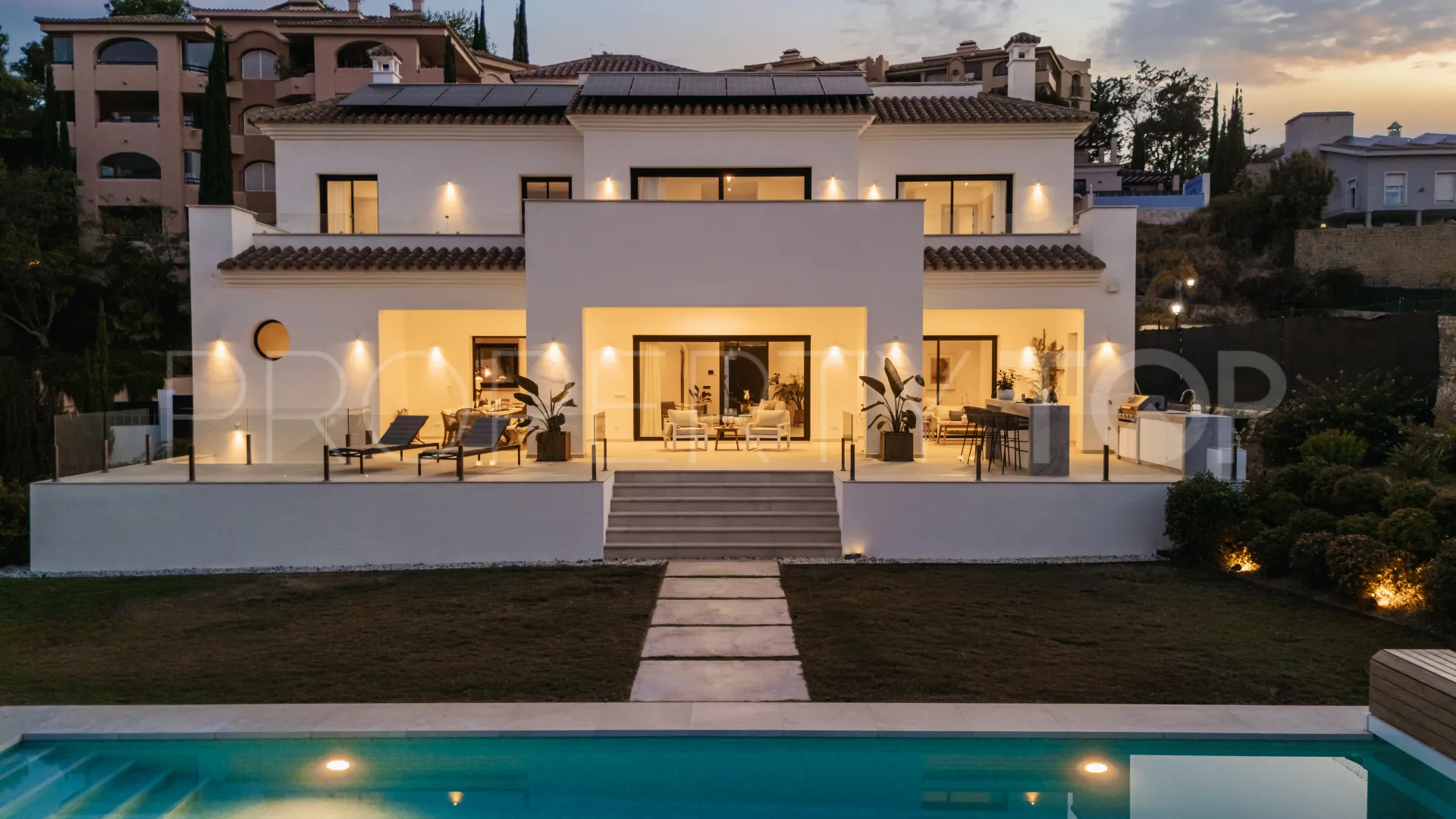 Villa a la venta en Elviria