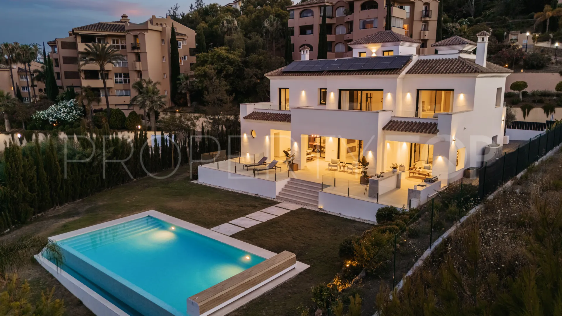 Villa a la venta en Elviria