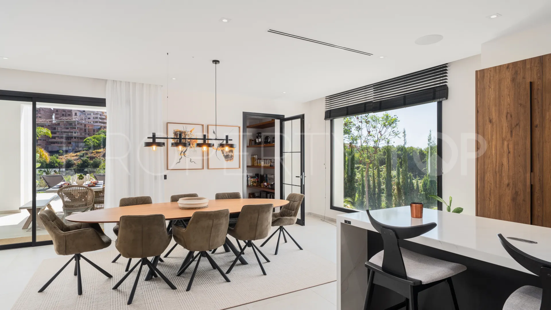 Villa a la venta en Elviria