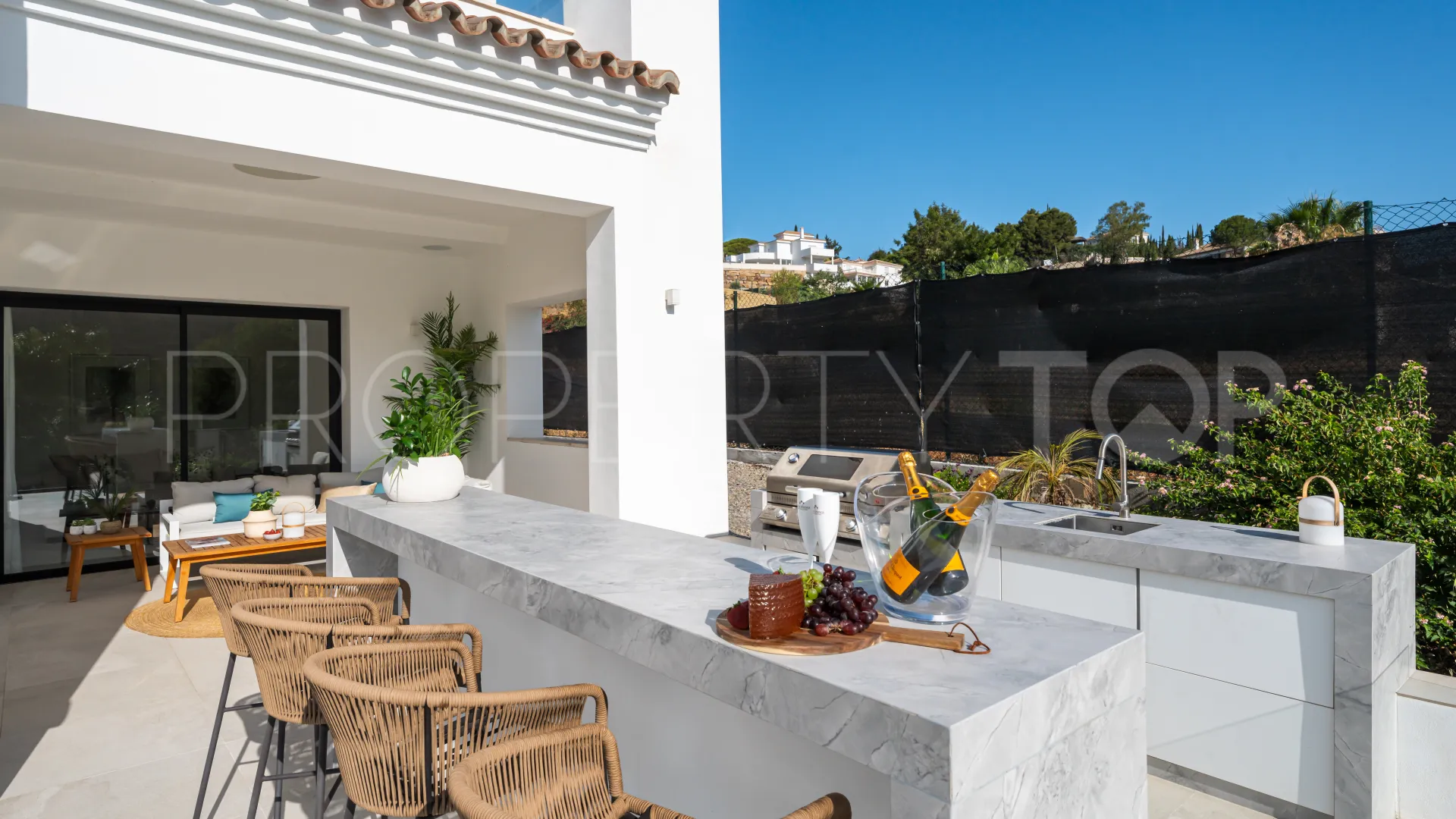 Villa a la venta en Elviria