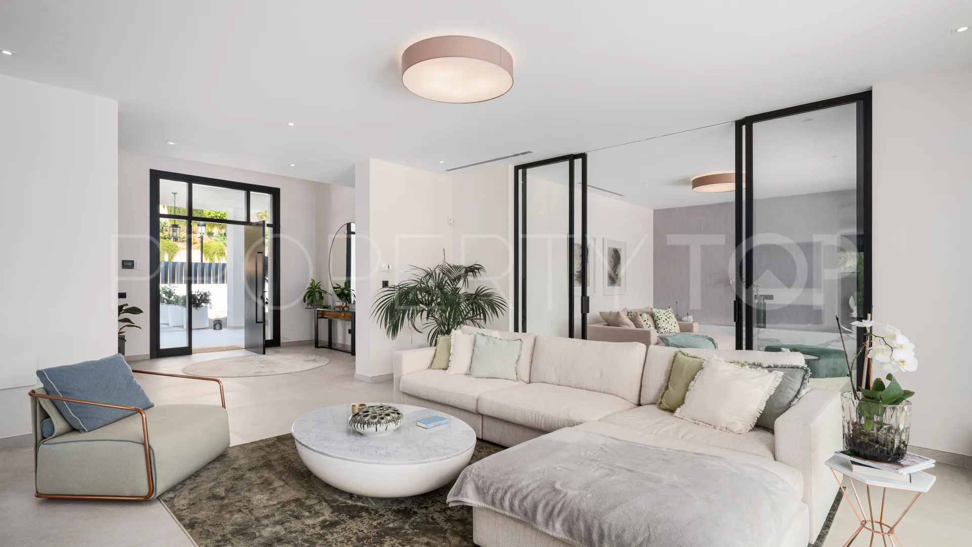 Villa a la venta en Elviria