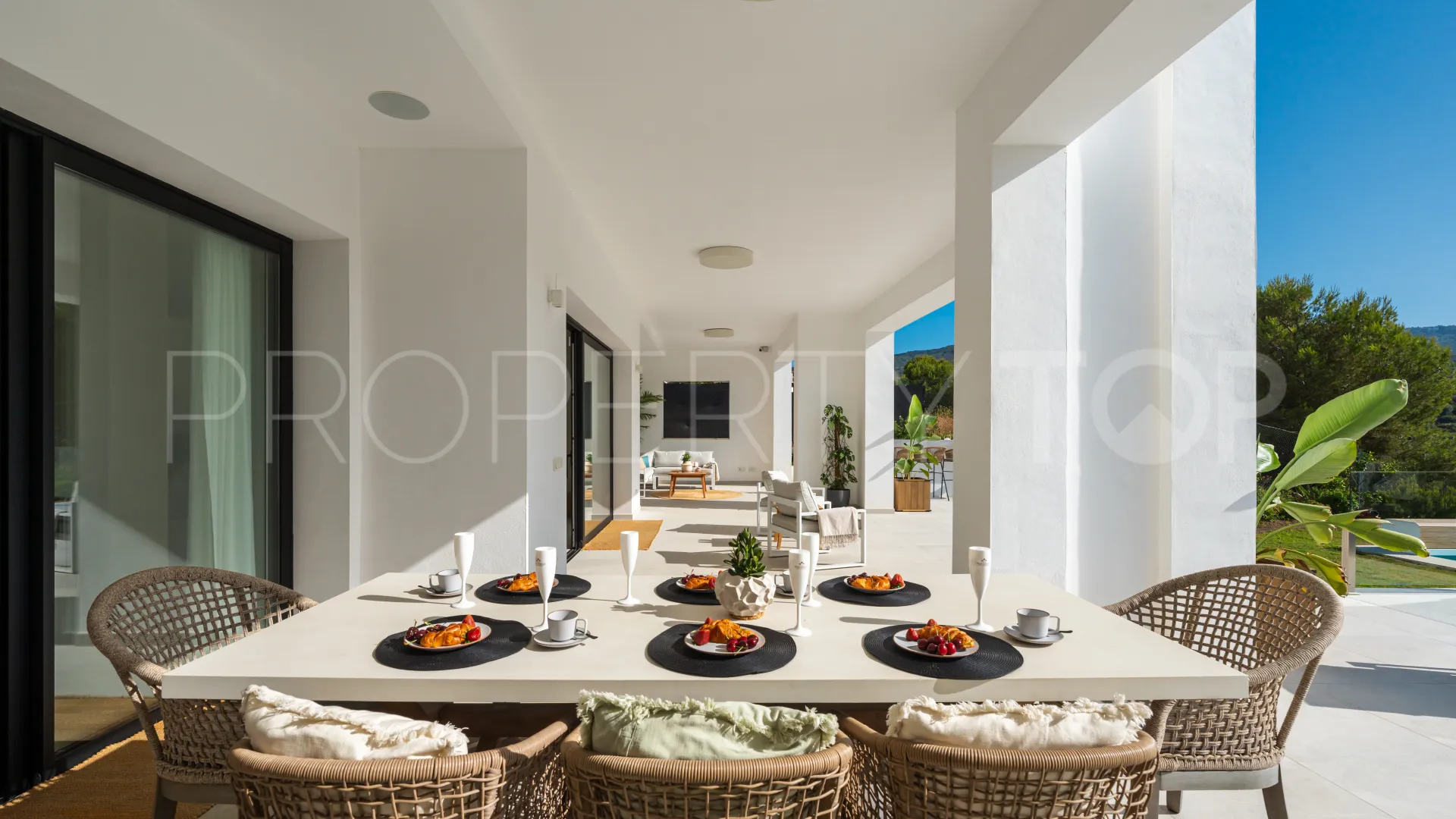 Villa a la venta en Elviria