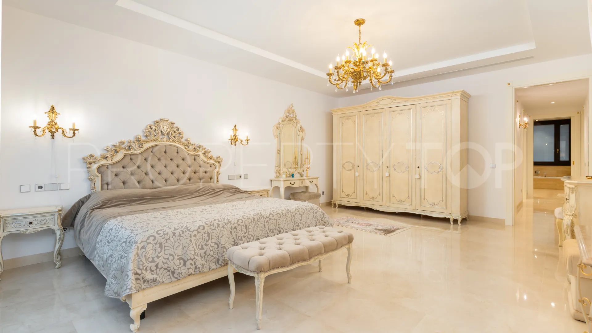 Villa a la venta en Casasola de 7 dormitorios