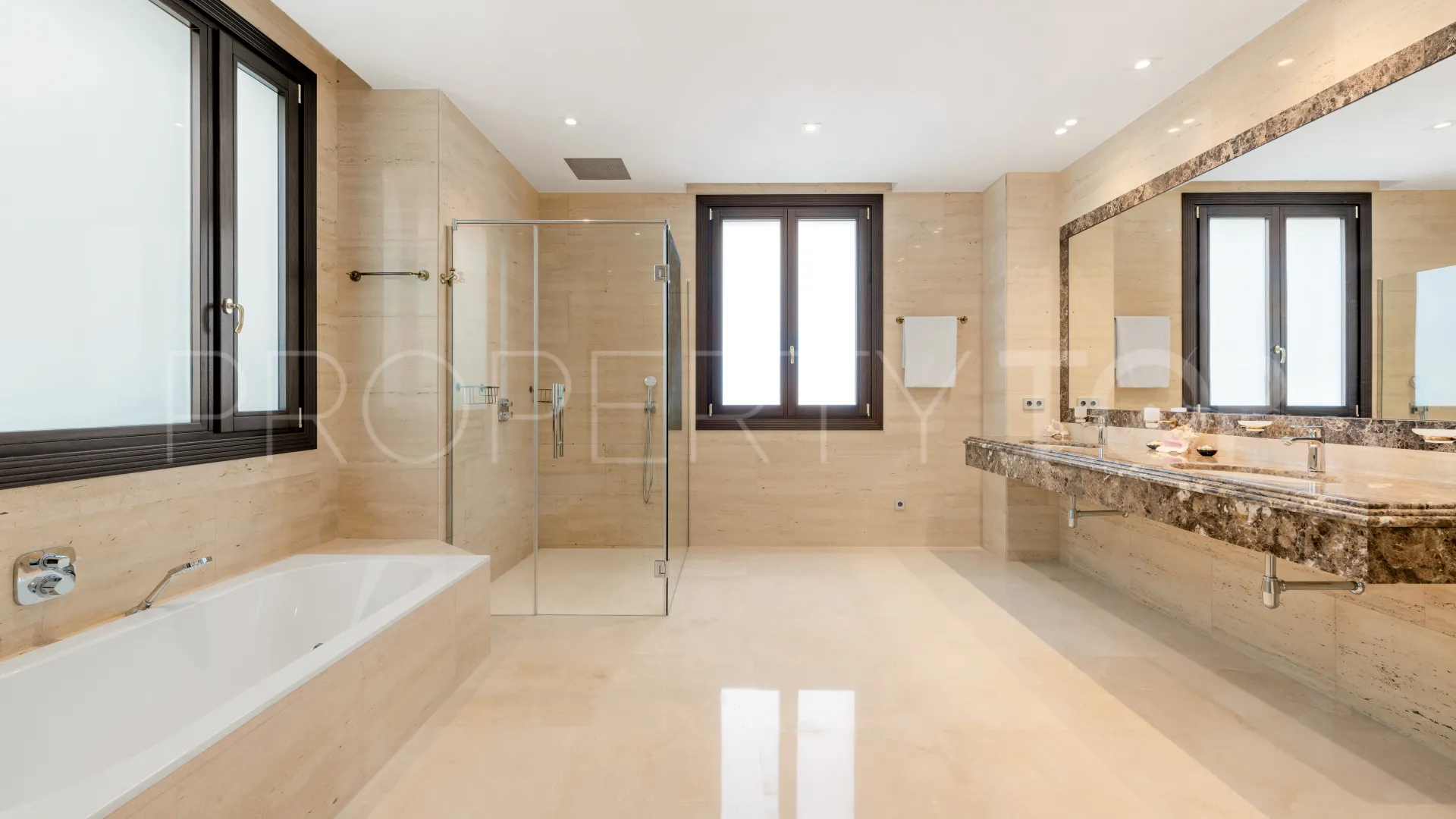 Villa a la venta en Casasola de 7 dormitorios