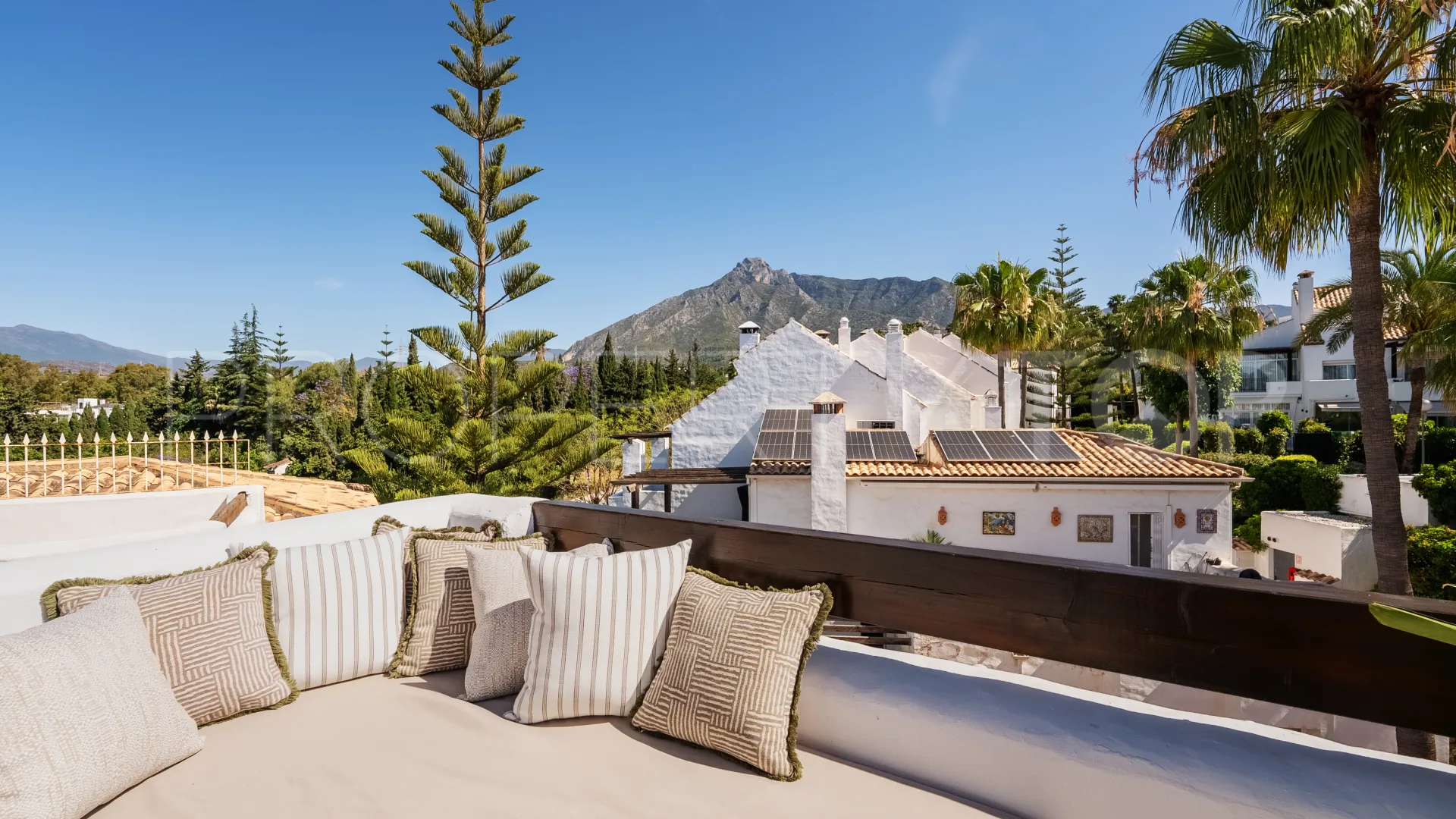 5 bedrooms semi detached house for sale in Altos de Salamanca