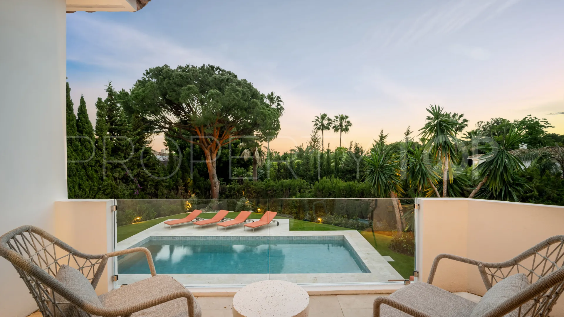 Villa a la venta en Nueva Andalucia con 4 dormitorios