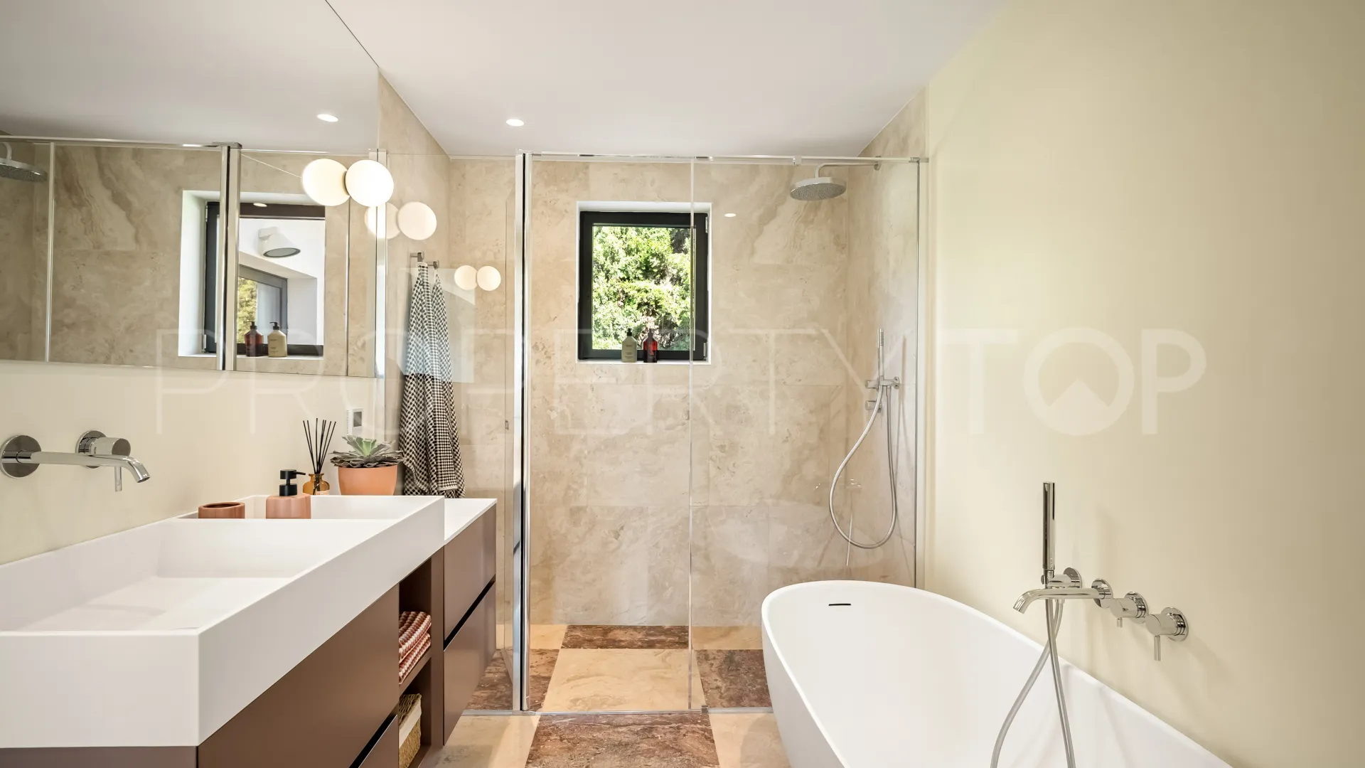 Villa a la venta en Nueva Andalucia con 4 dormitorios