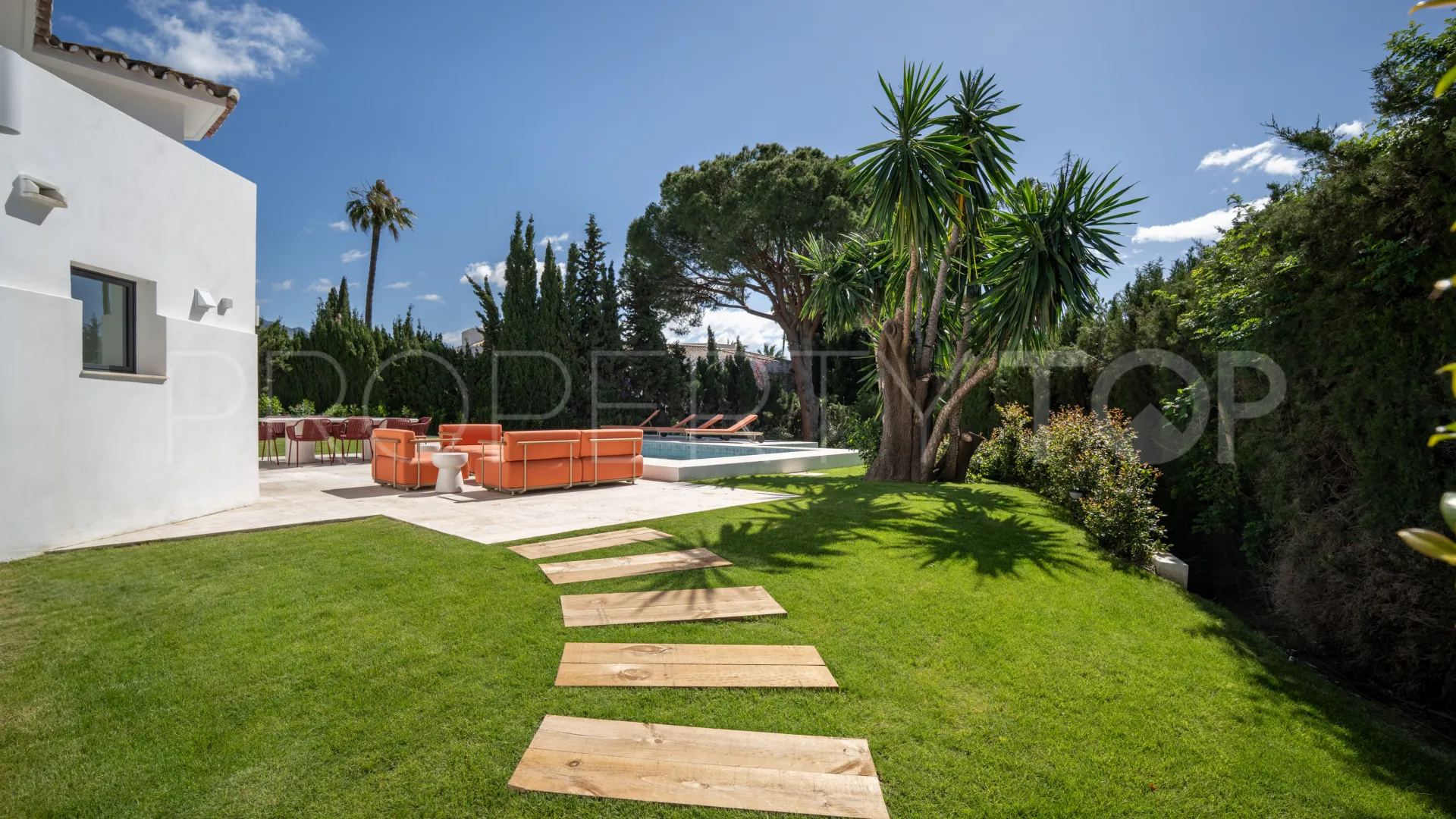Villa a la venta en Nueva Andalucia con 4 dormitorios