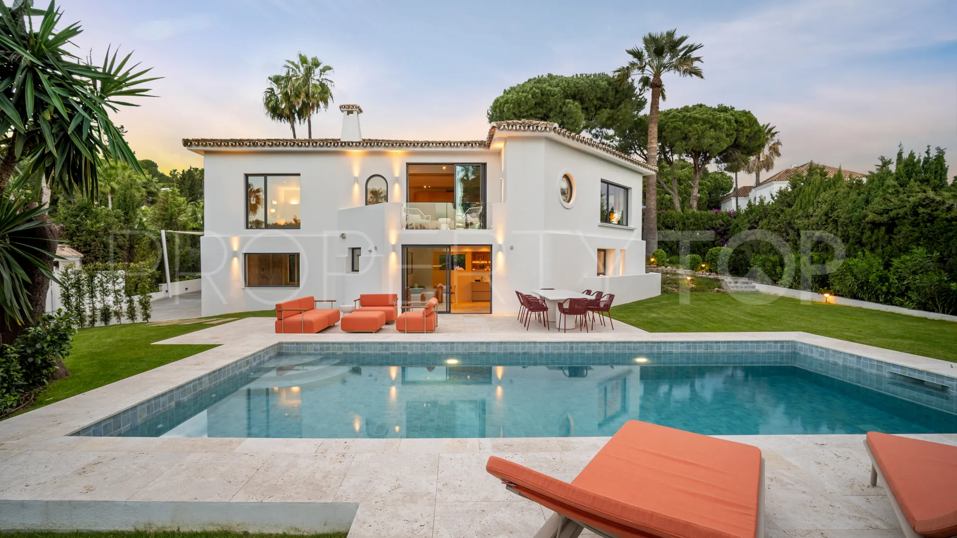 Villa a la venta en Nueva Andalucia con 4 dormitorios