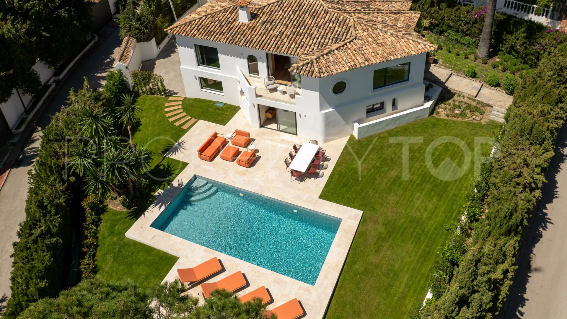Villa a la venta en Nueva Andalucia con 4 dormitorios