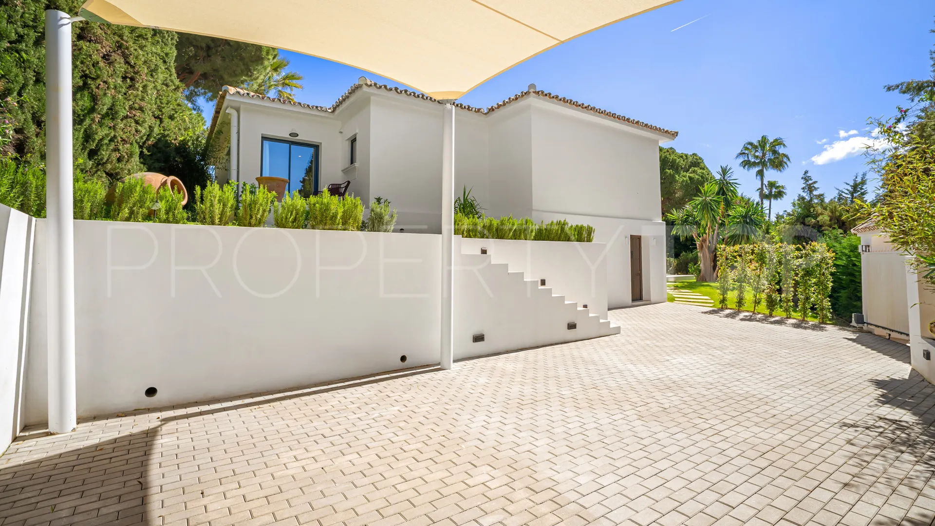 Villa a la venta en Nueva Andalucia con 4 dormitorios
