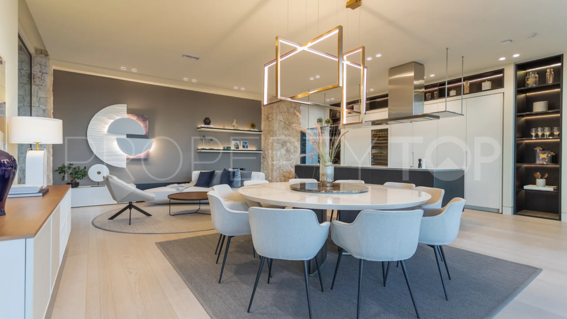 Se vende villa en La Quinta de 7 dormitorios