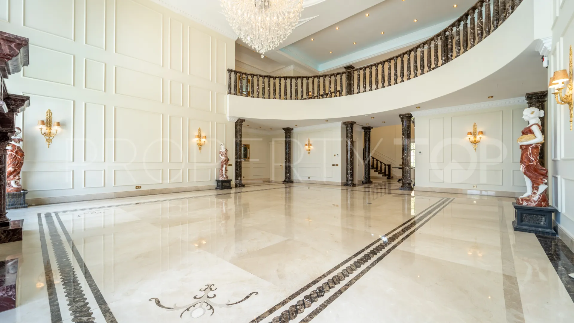 Villa de 7 dormitorios en venta en Sierra Blanca