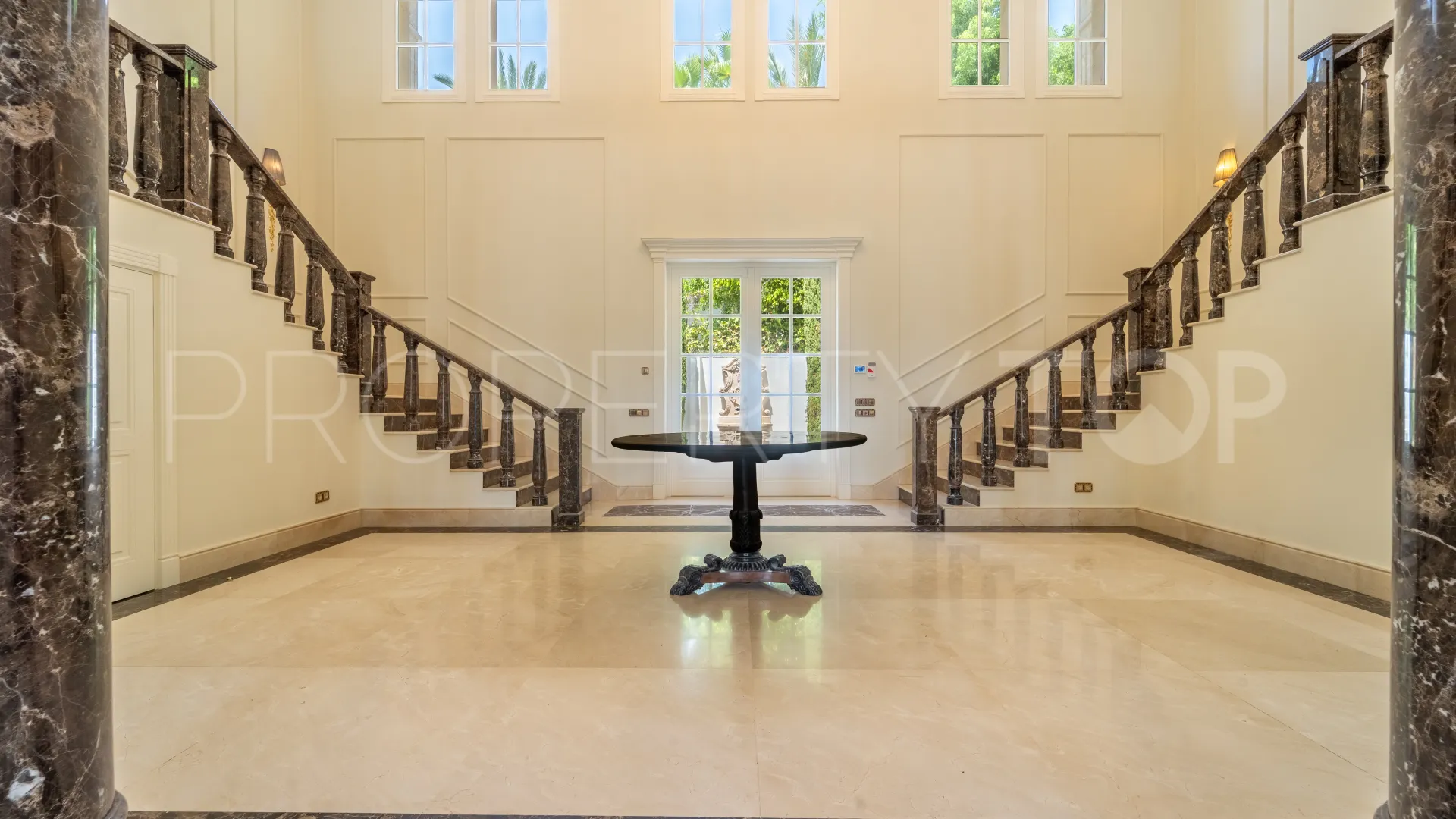 Villa de 7 dormitorios en venta en Sierra Blanca
