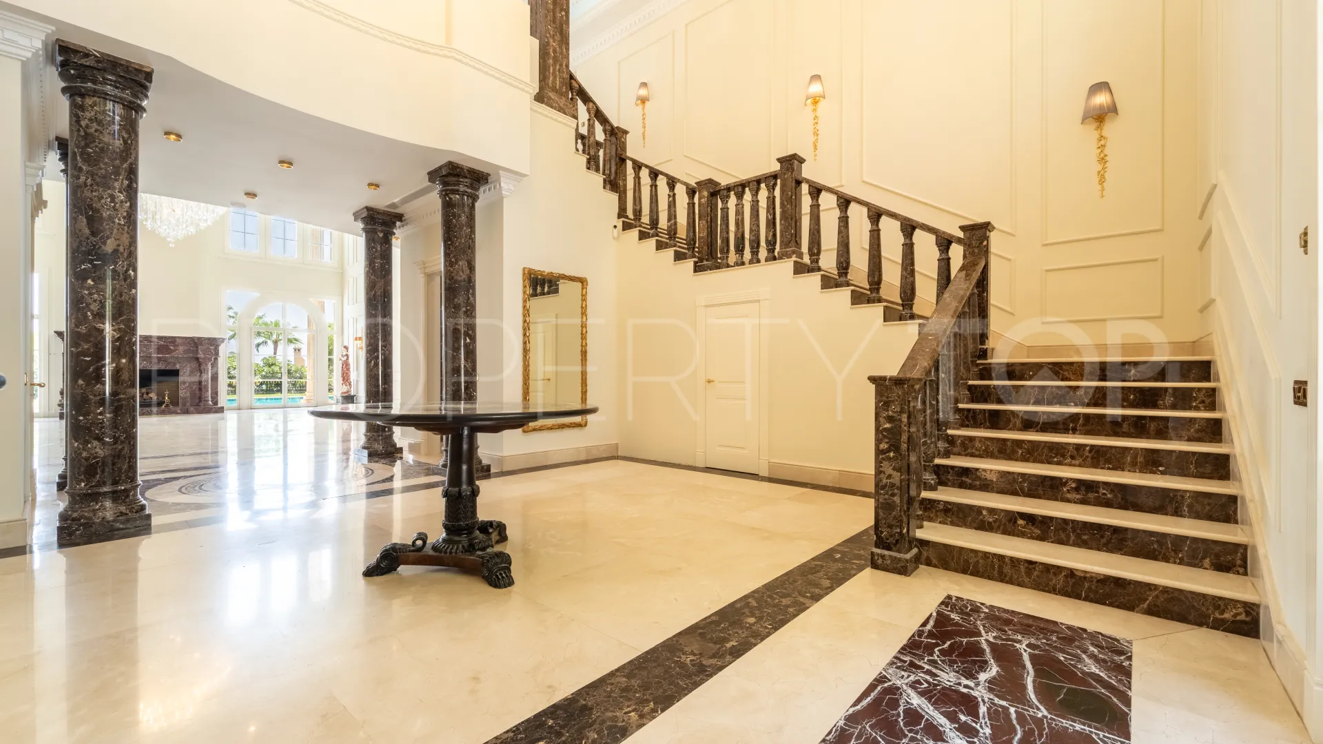 Villa de 7 dormitorios en venta en Sierra Blanca