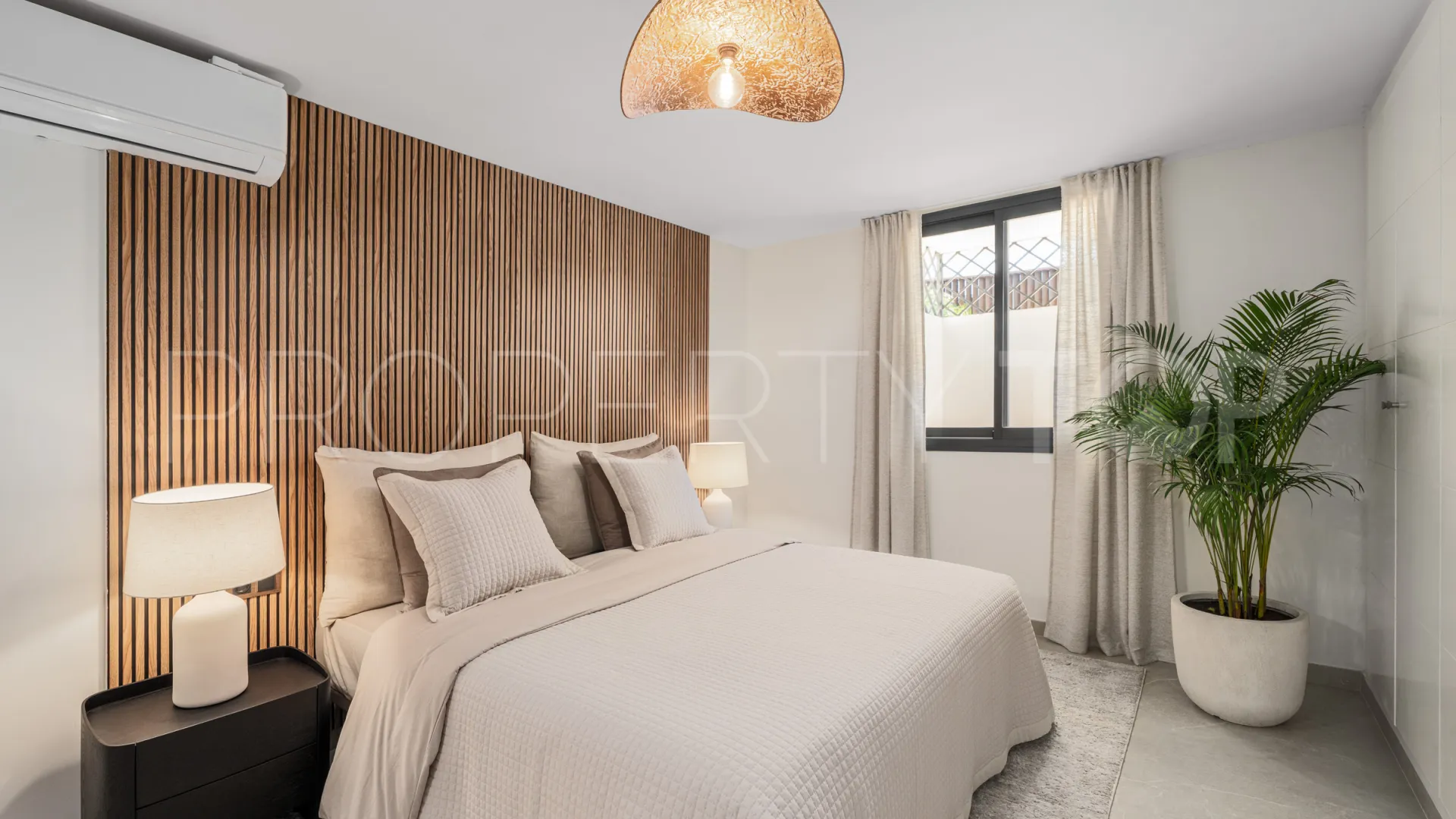 Buy villa with 6 bedrooms in Altos del Rodeo