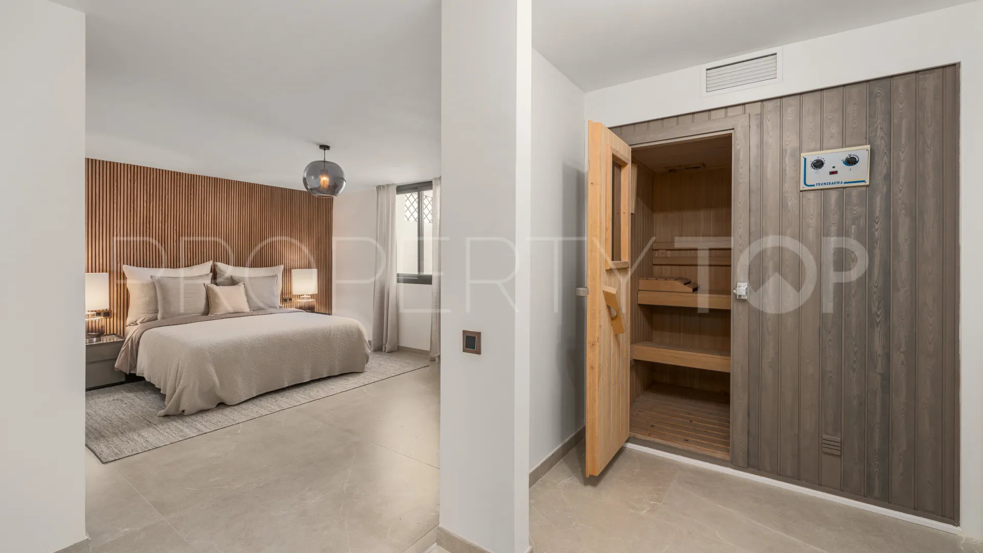 Buy villa with 6 bedrooms in Altos del Rodeo