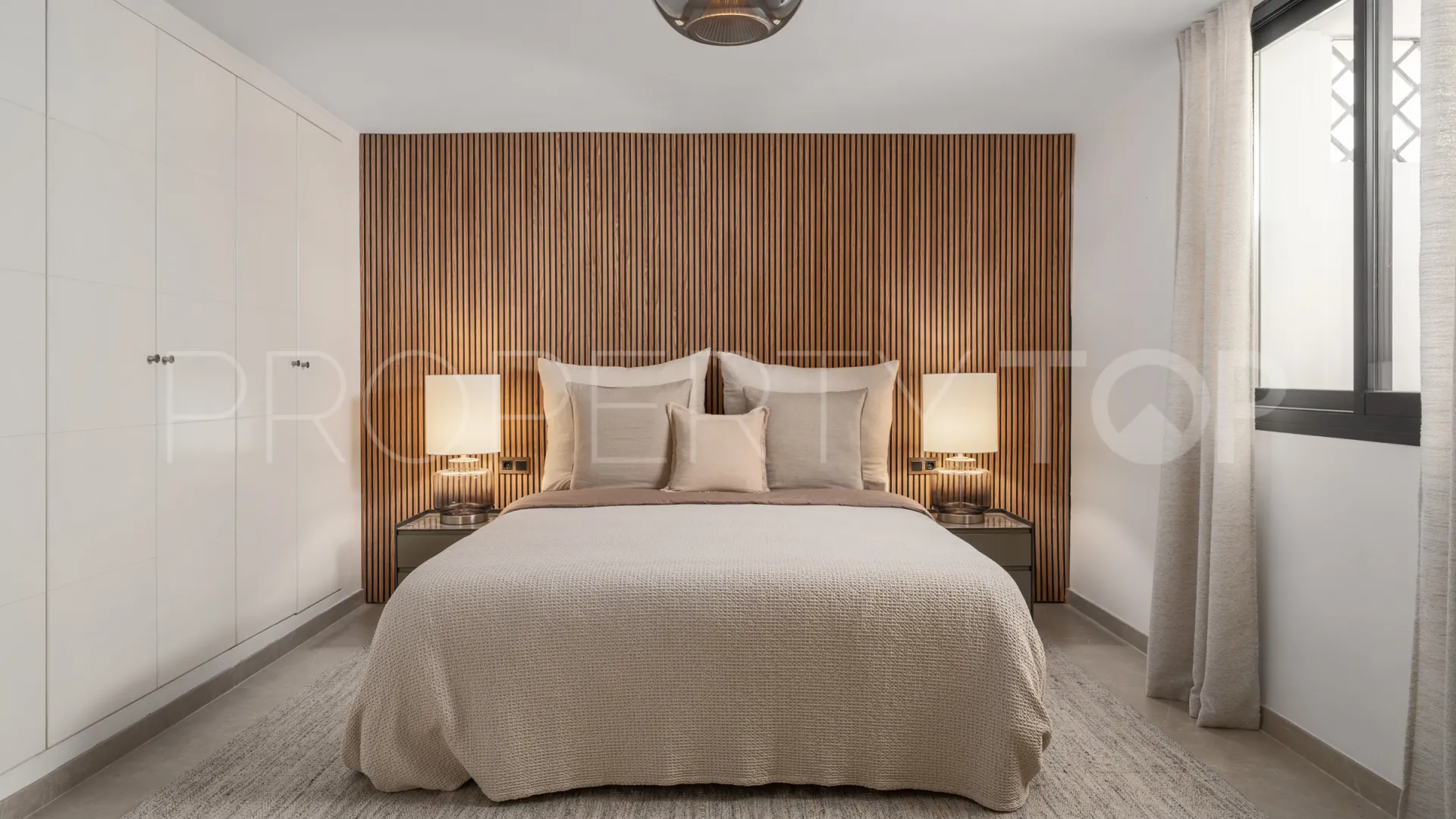 Buy villa with 6 bedrooms in Altos del Rodeo