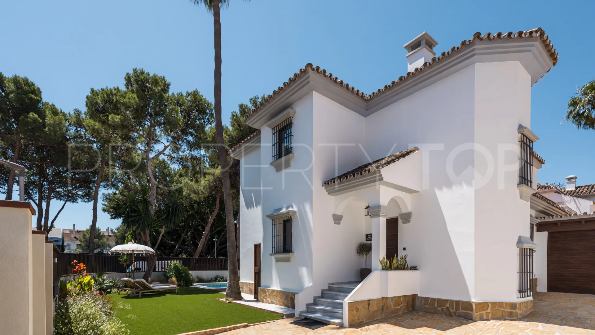 Buy villa with 6 bedrooms in Altos del Rodeo