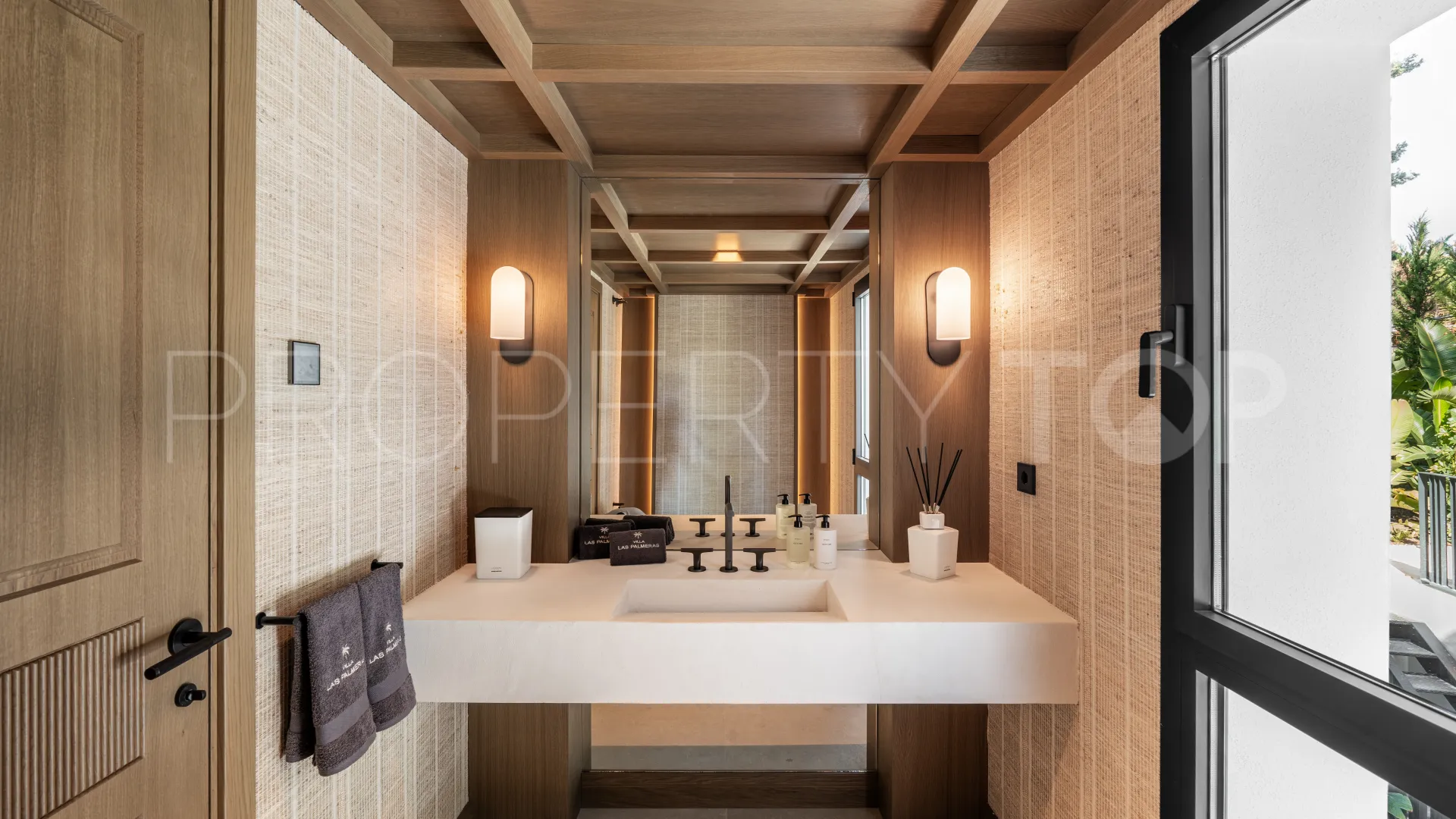 Buy villa in Las Brisas with 5 bedrooms