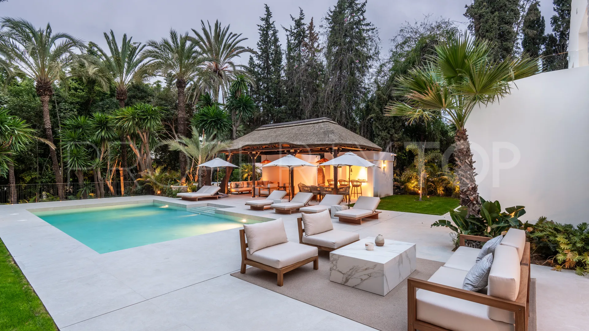 Buy villa in Las Brisas with 5 bedrooms