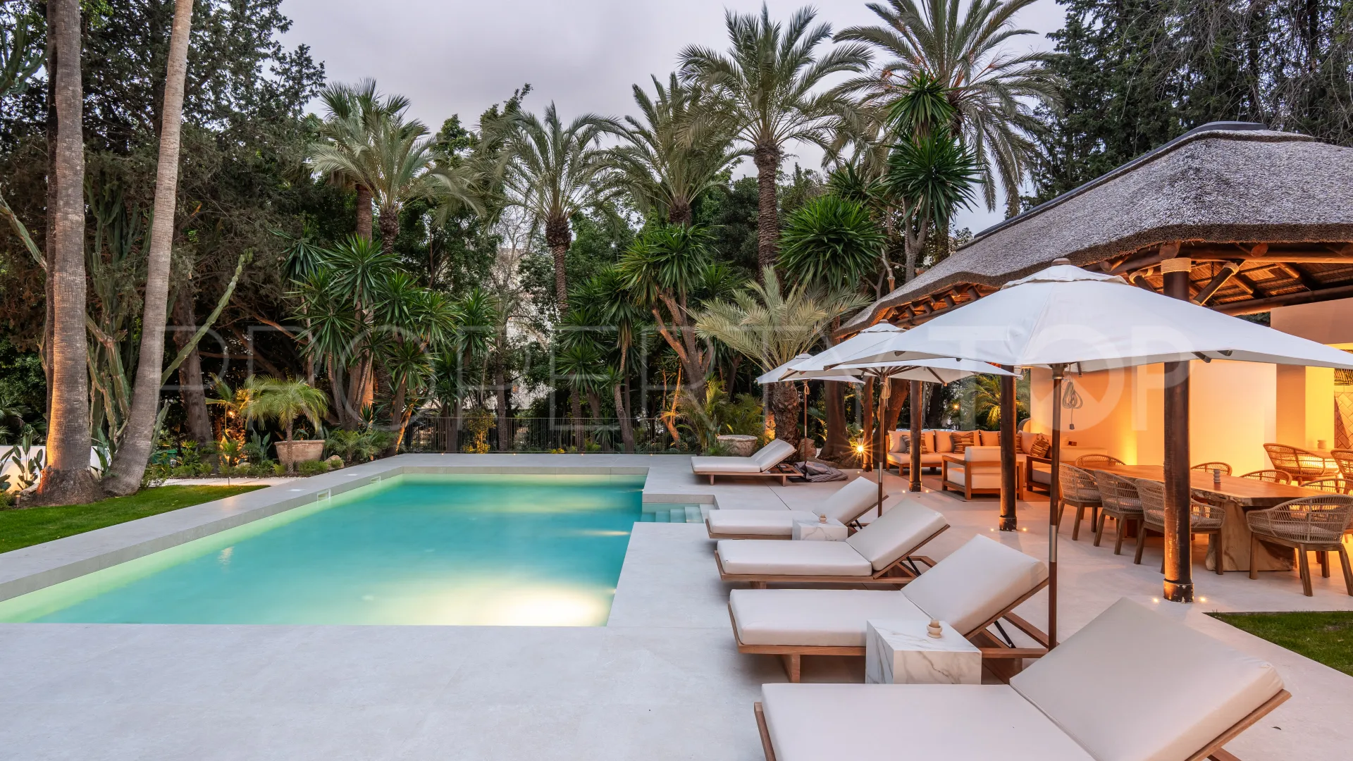 Buy villa in Las Brisas with 5 bedrooms