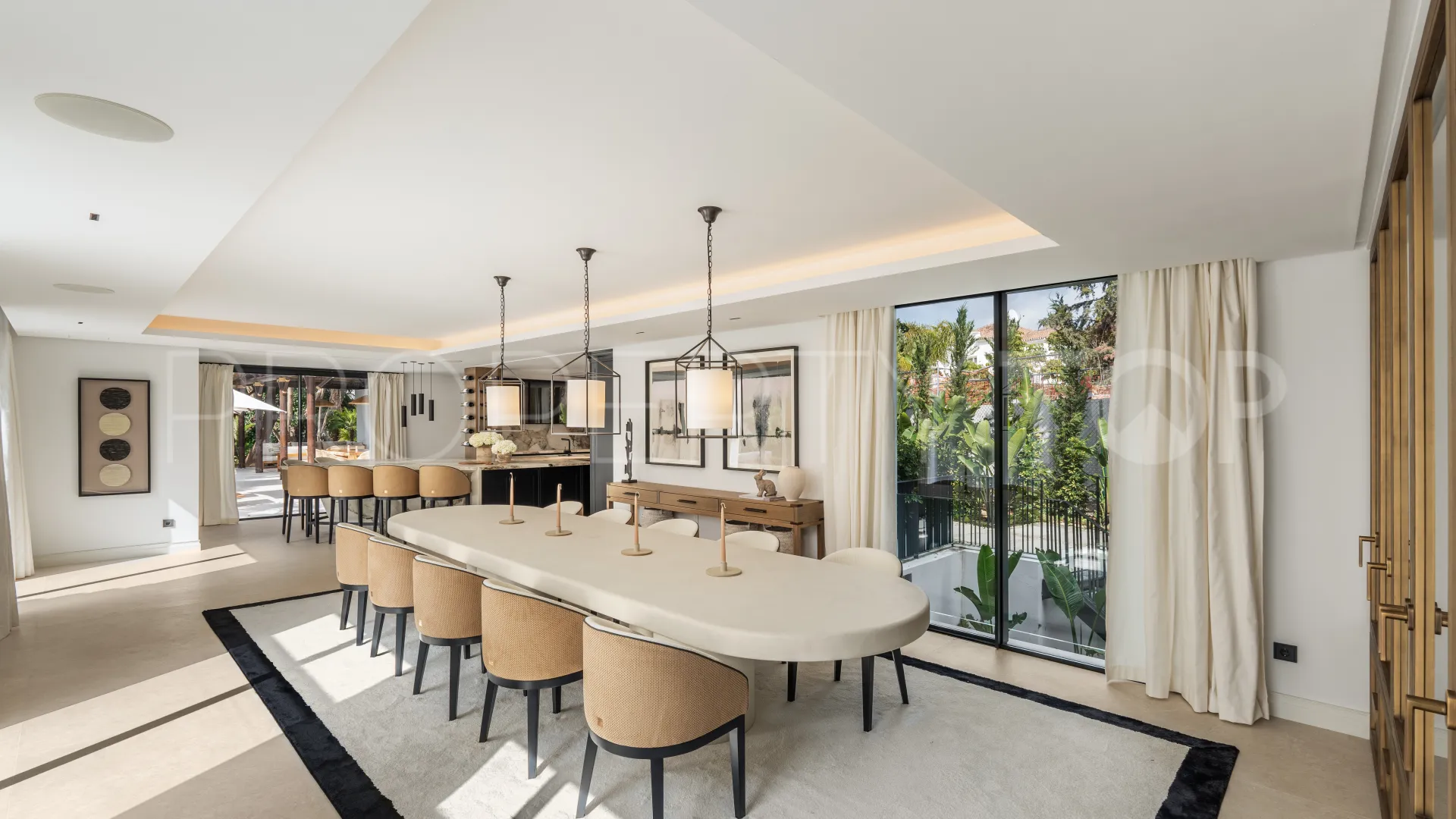 Buy villa in Las Brisas with 5 bedrooms