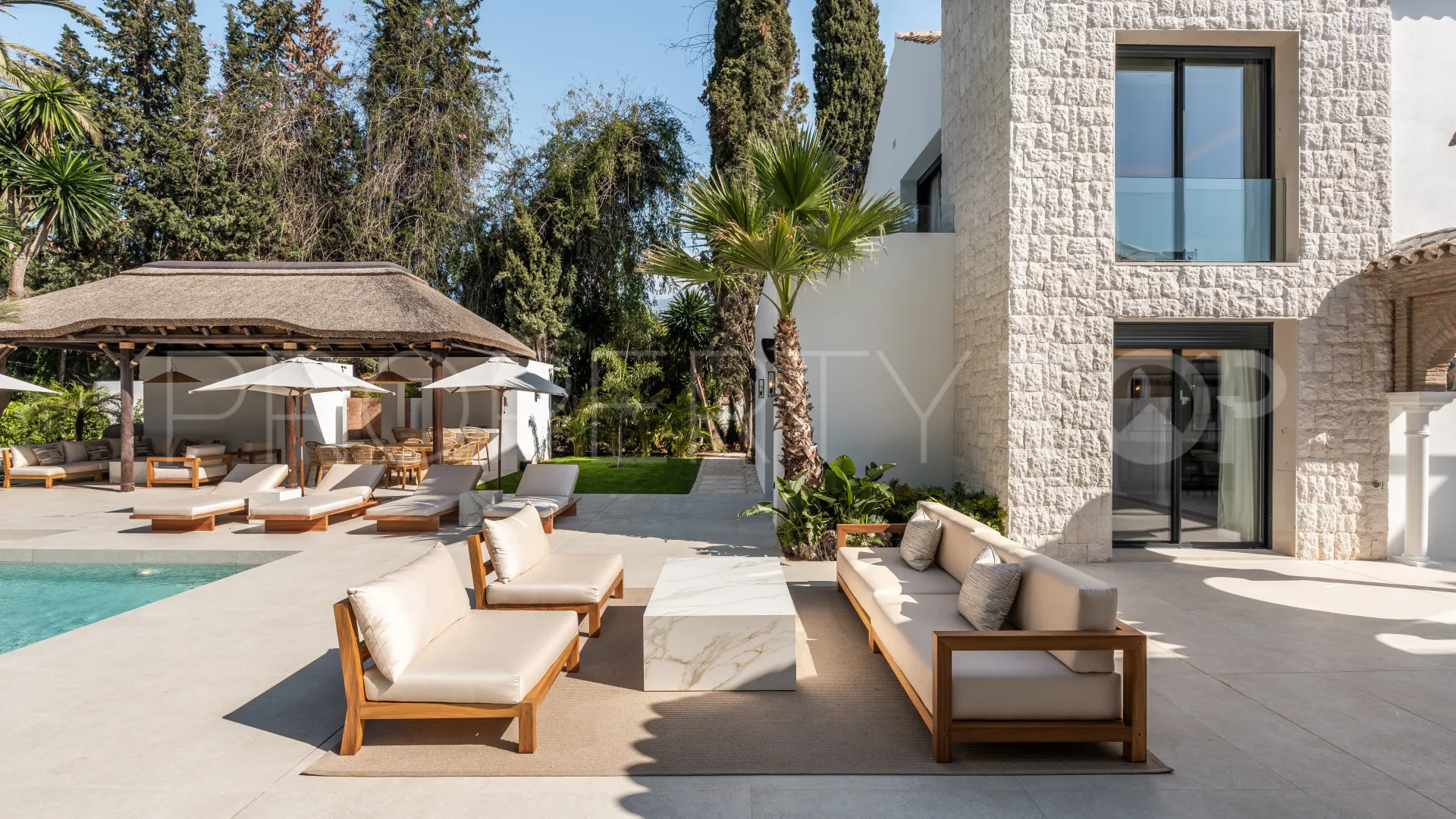 Buy villa in Las Brisas with 5 bedrooms