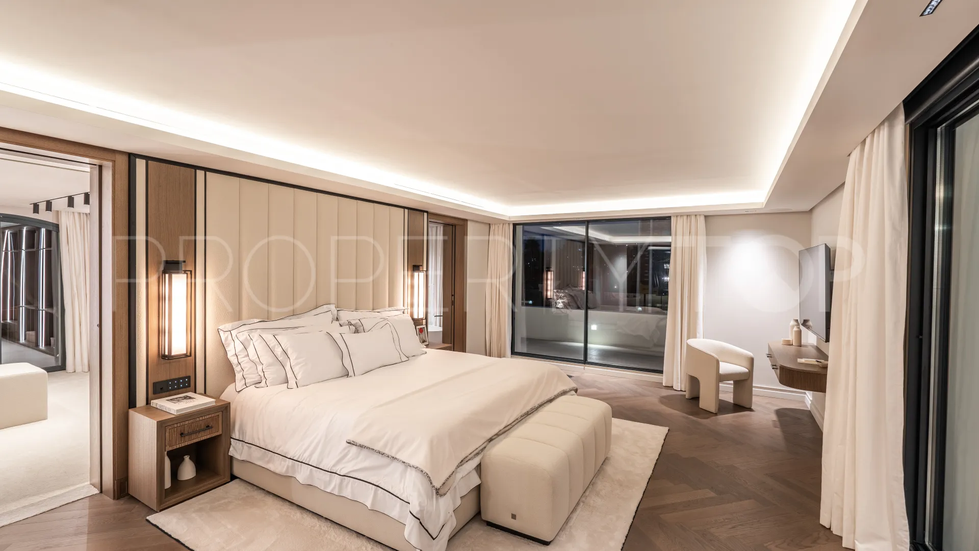 Buy villa in Las Brisas with 5 bedrooms