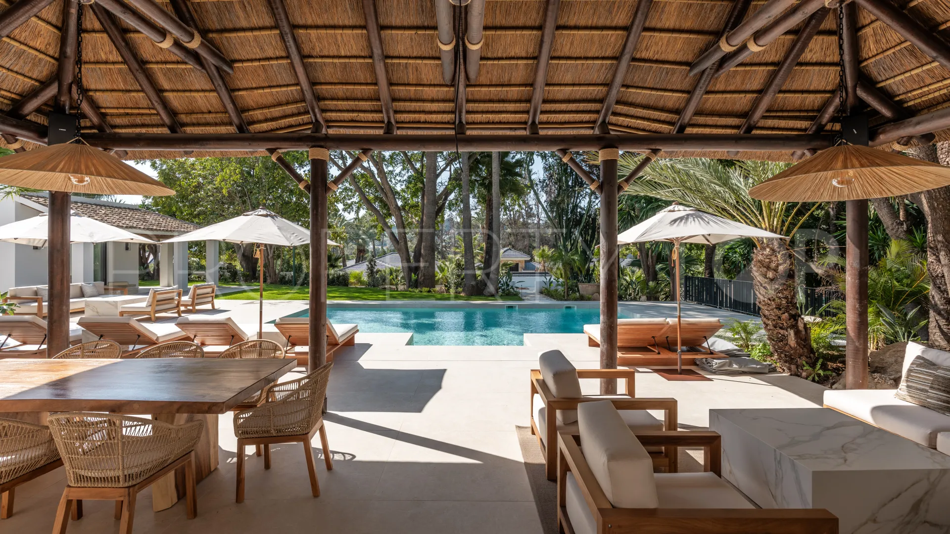 Buy villa in Las Brisas with 5 bedrooms