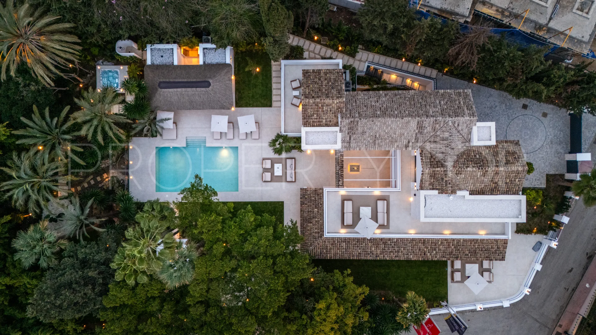 Buy villa in Las Brisas with 5 bedrooms