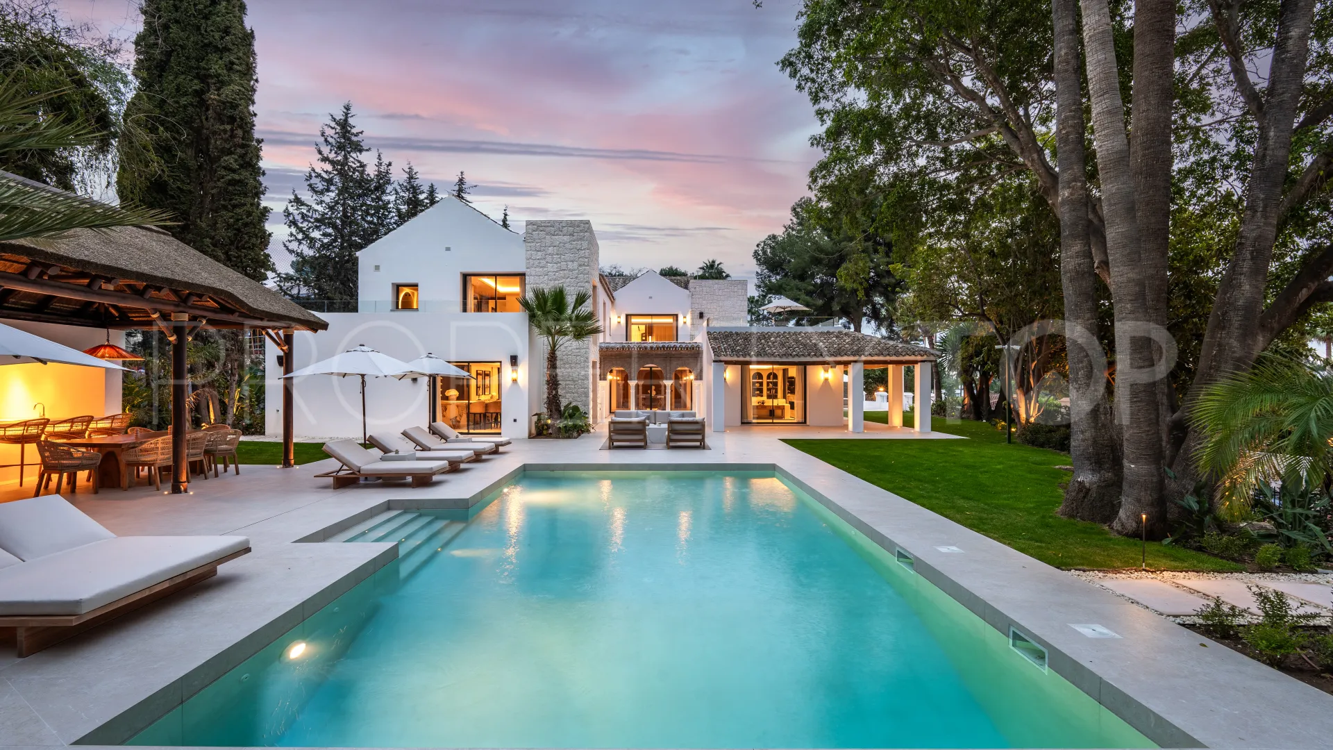 Buy villa in Las Brisas with 5 bedrooms