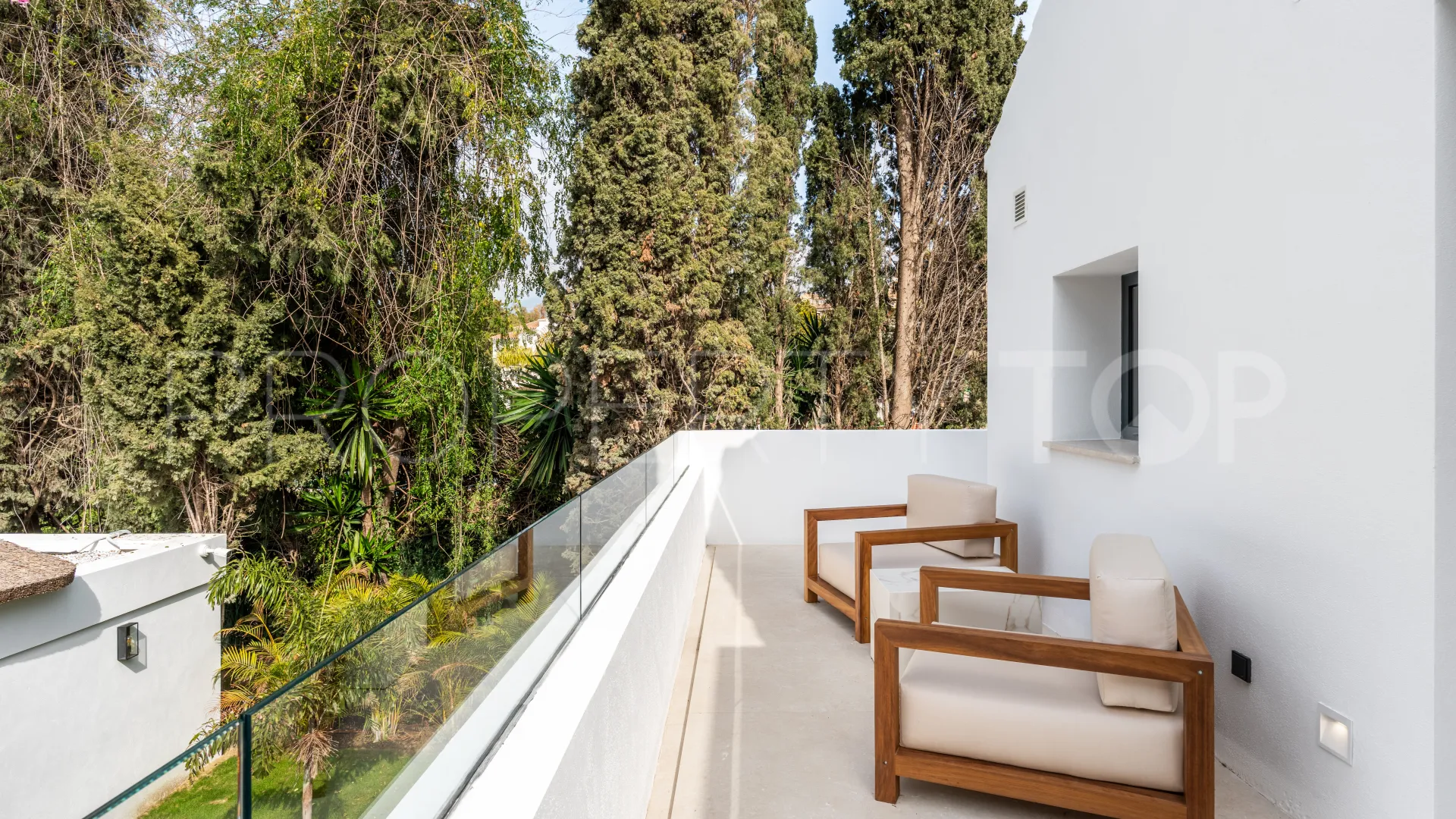 Buy villa in Las Brisas with 5 bedrooms