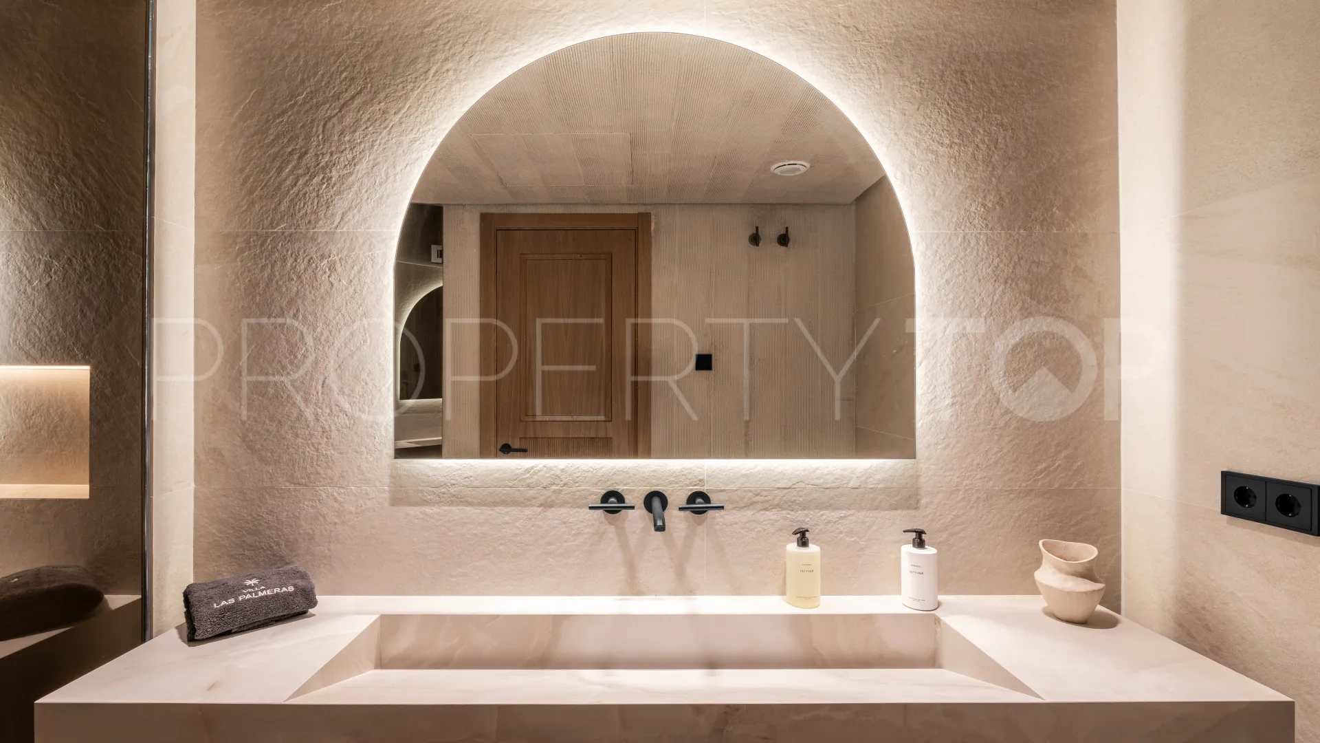 Buy villa in Las Brisas with 5 bedrooms