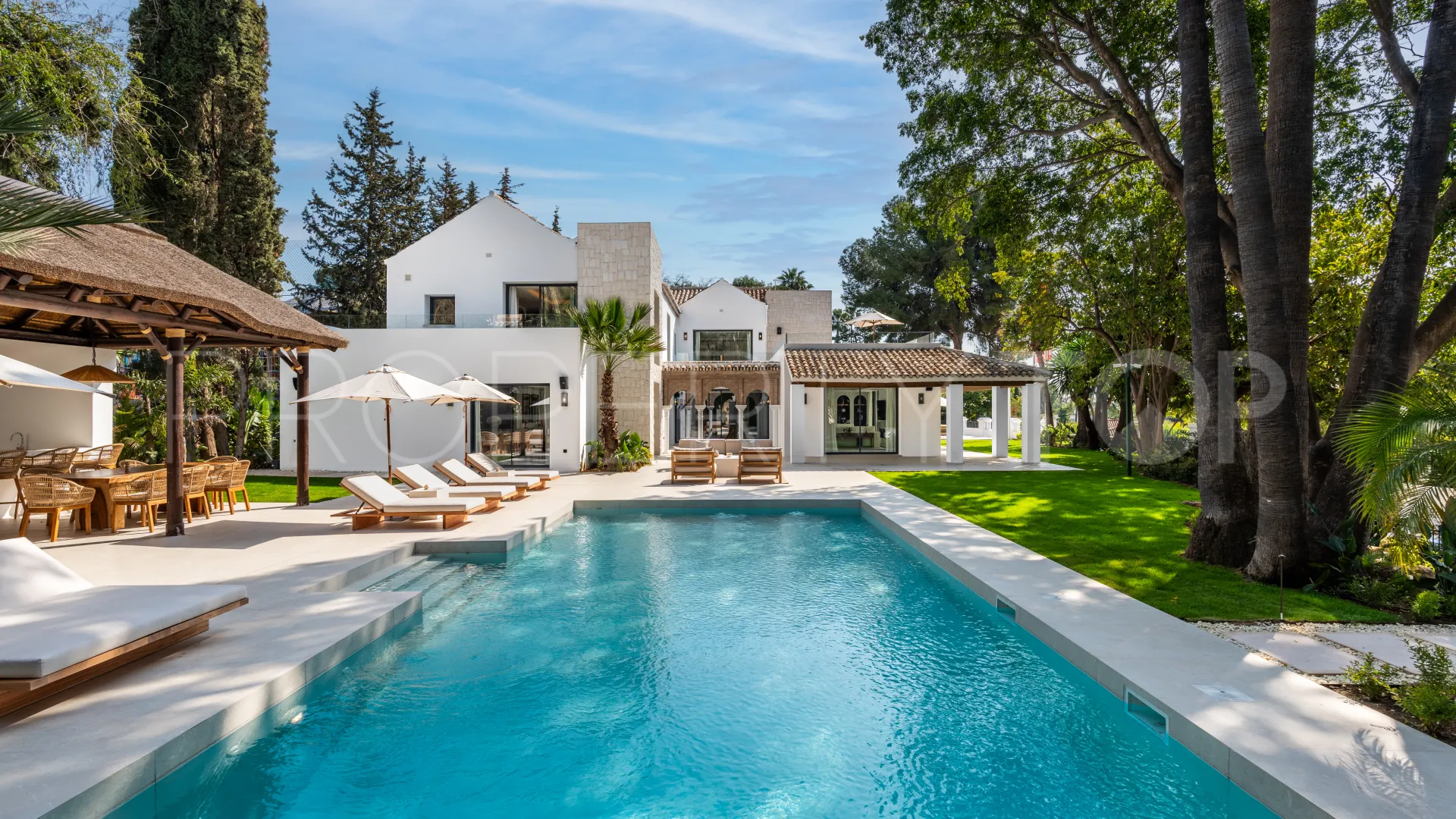 Buy villa in Las Brisas with 5 bedrooms