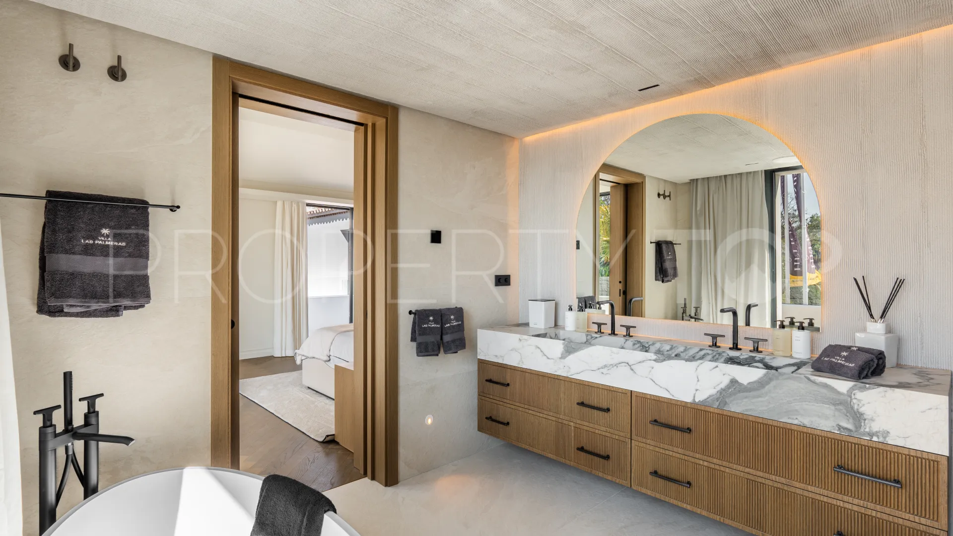 Buy villa in Las Brisas with 5 bedrooms