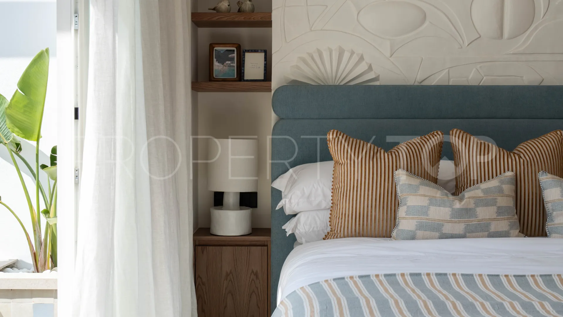 Semi detached house for sale in El Oasis Club with 3 bedrooms
