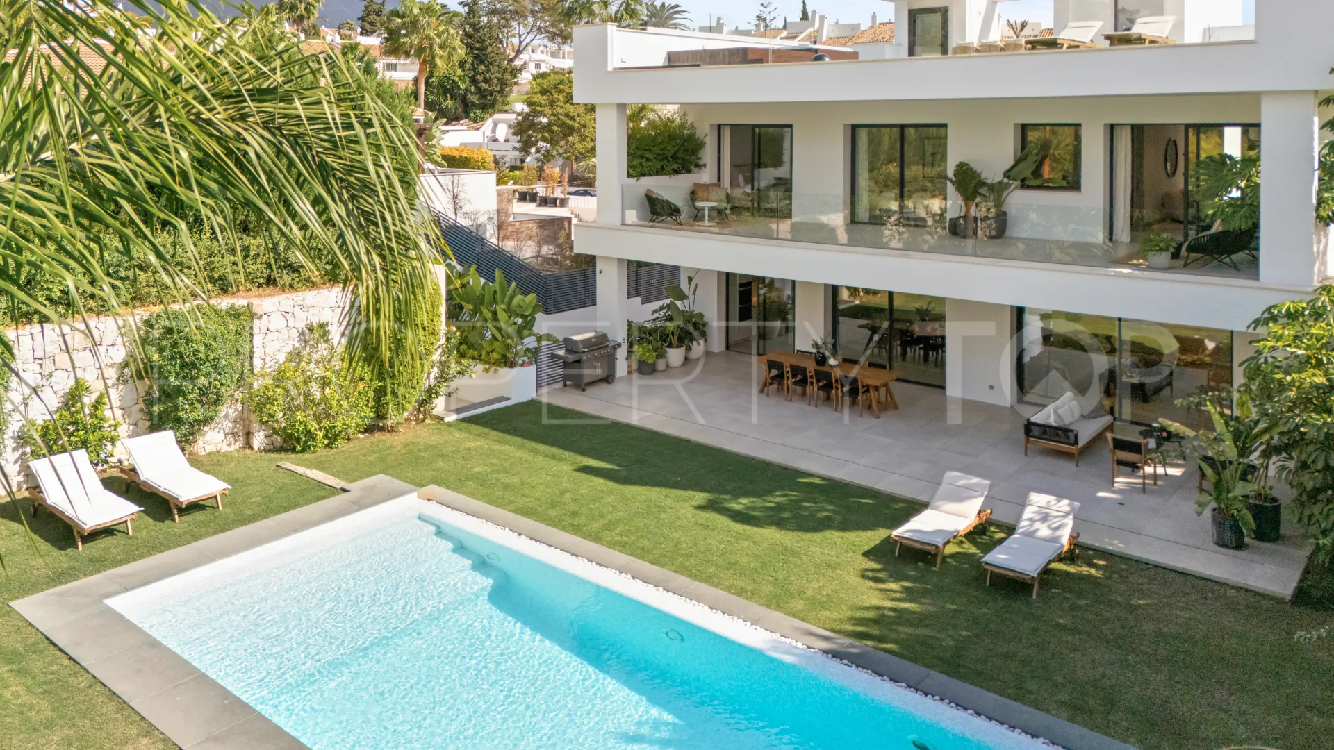 Nueva Andalucia, villa a la venta de 5 dormitorios