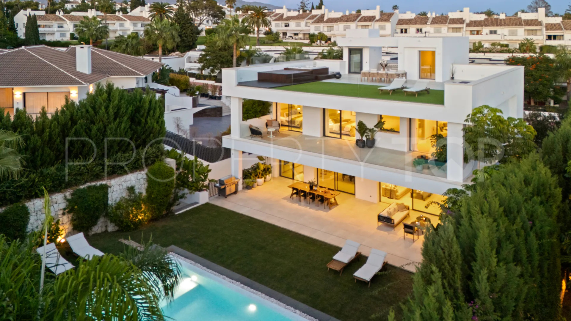 Nueva Andalucia, villa a la venta de 5 dormitorios