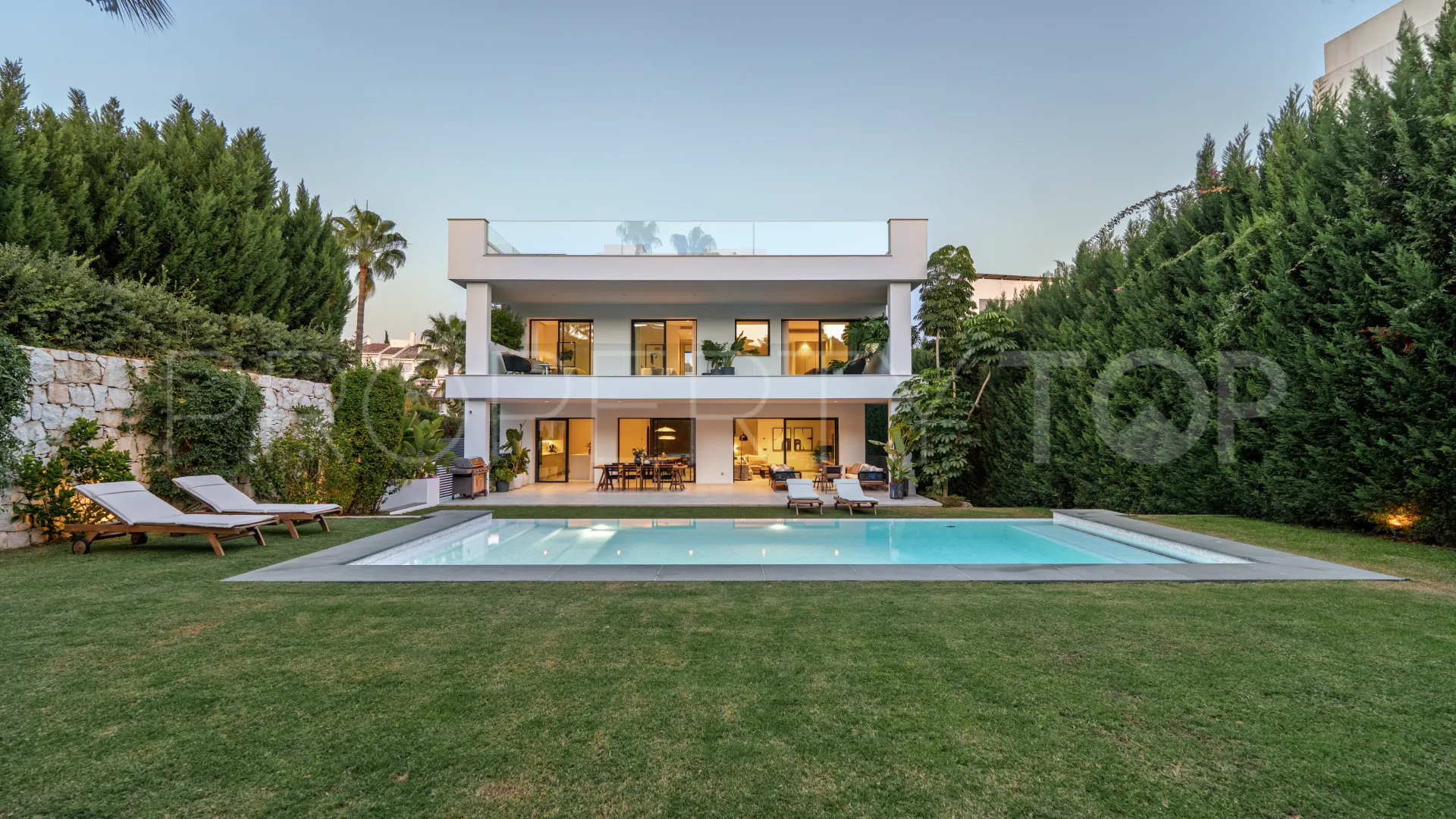 Nueva Andalucia, villa a la venta de 5 dormitorios