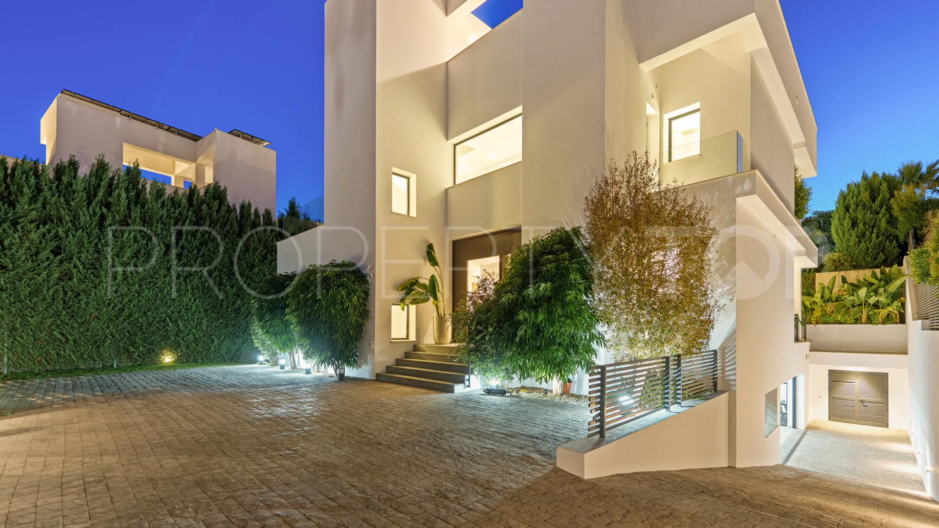 Nueva Andalucia, villa a la venta de 5 dormitorios