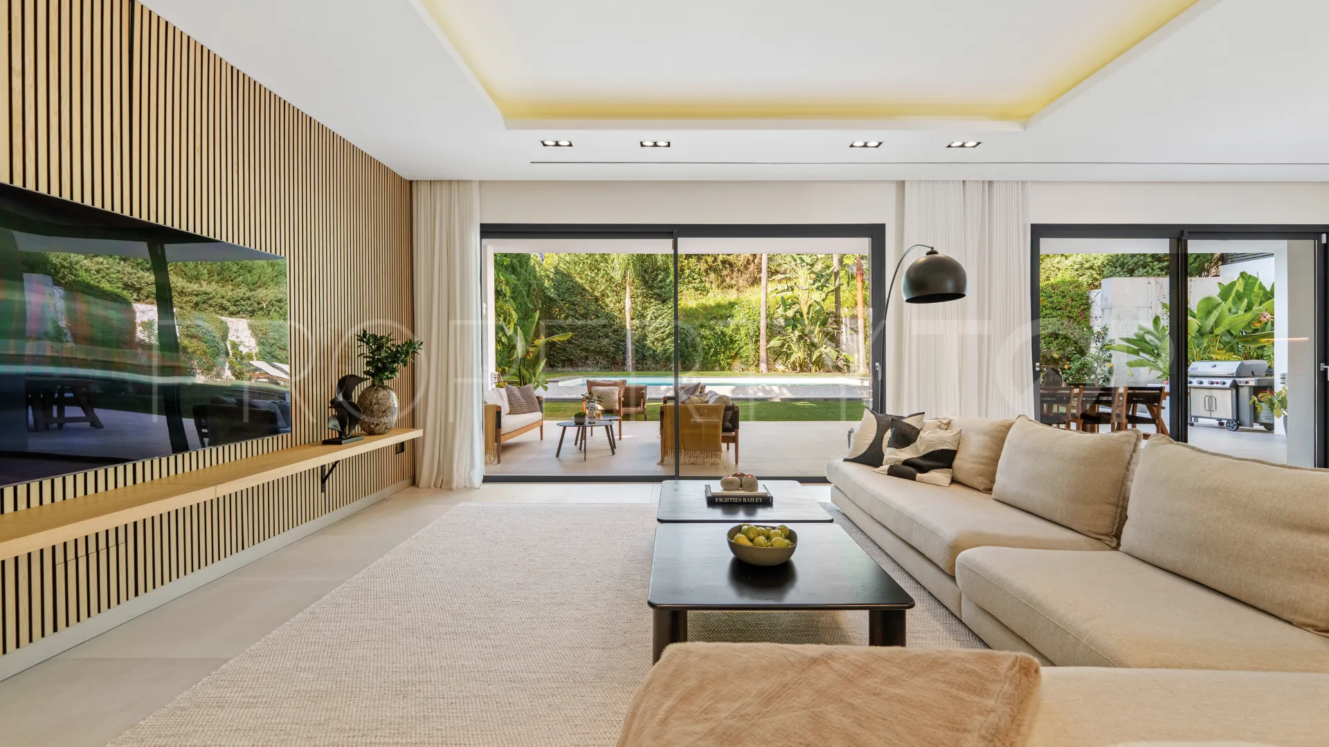 Nueva Andalucia, villa a la venta de 5 dormitorios