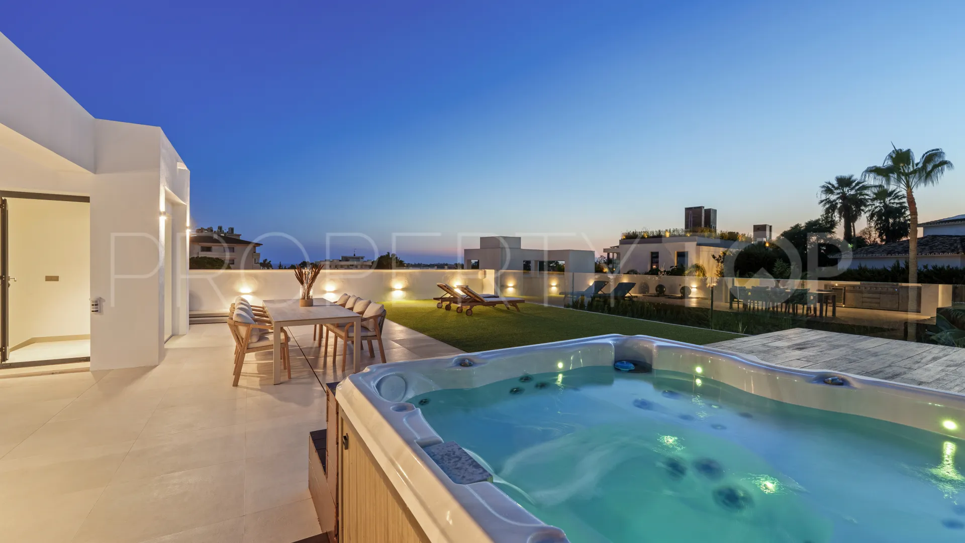 Nueva Andalucia, villa a la venta de 5 dormitorios